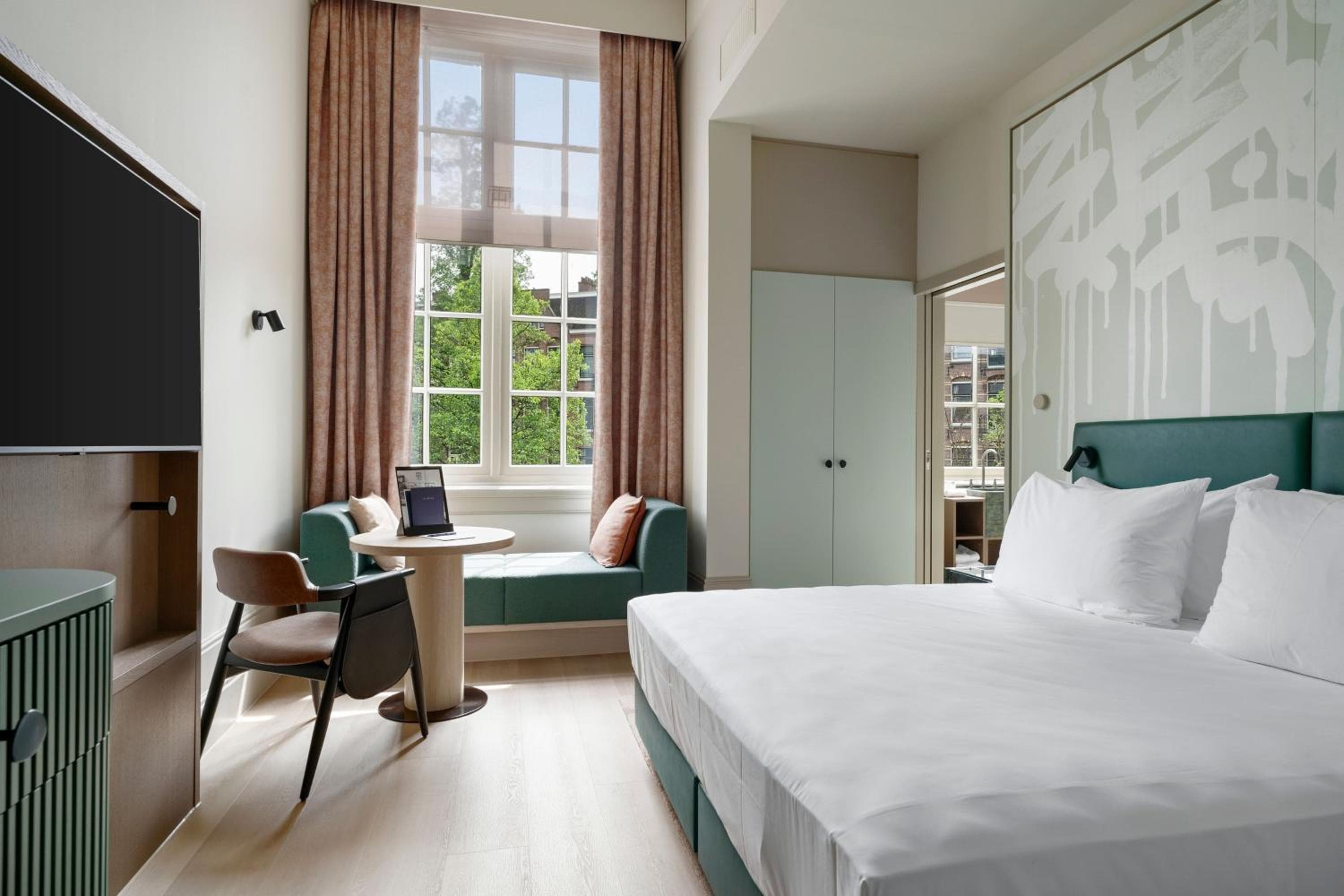 The College Hotel Ámsterdam, colección de autógrafos — 14