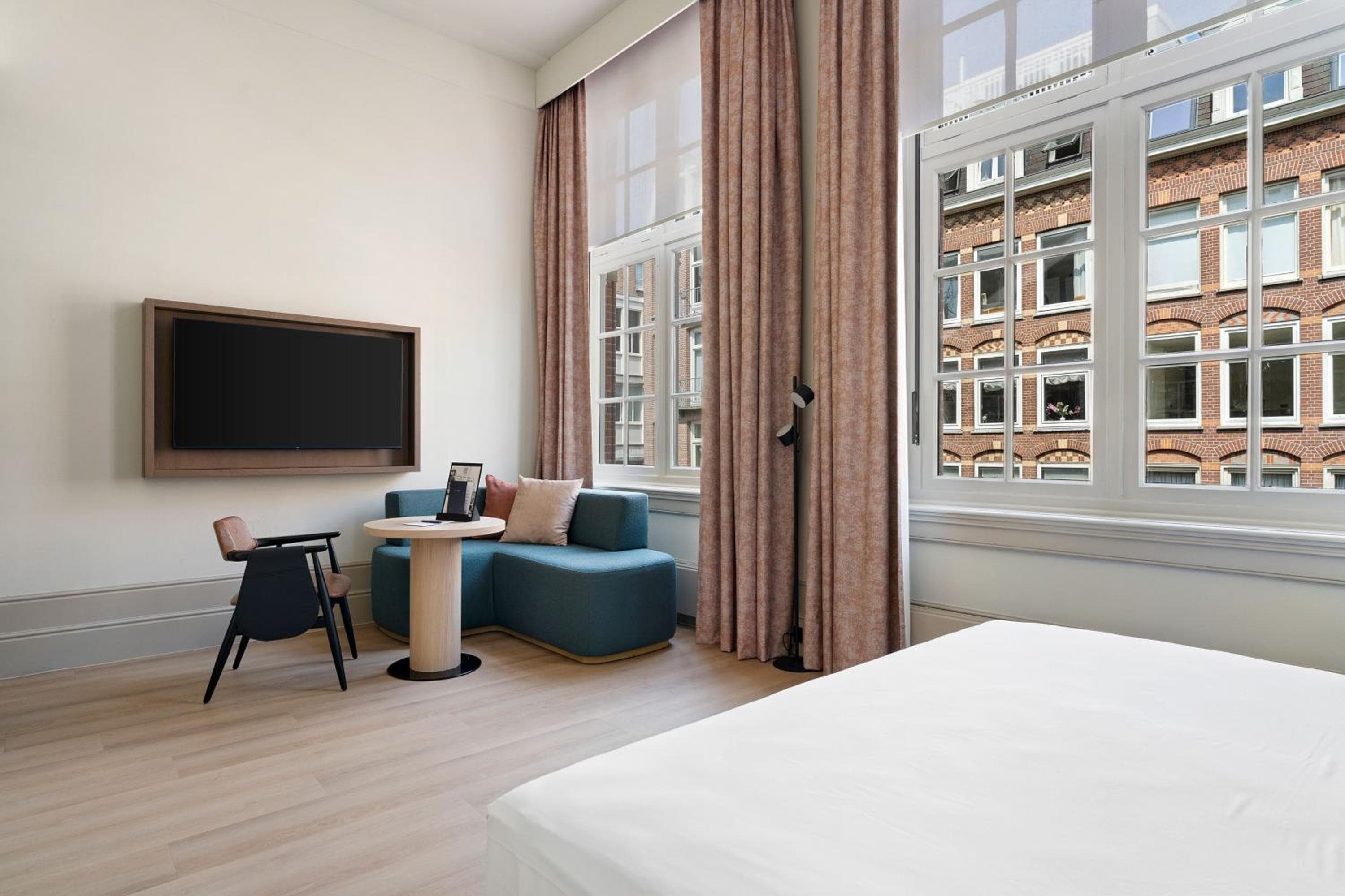 The College Hotel Ámsterdam, colección de autógrafos — 15