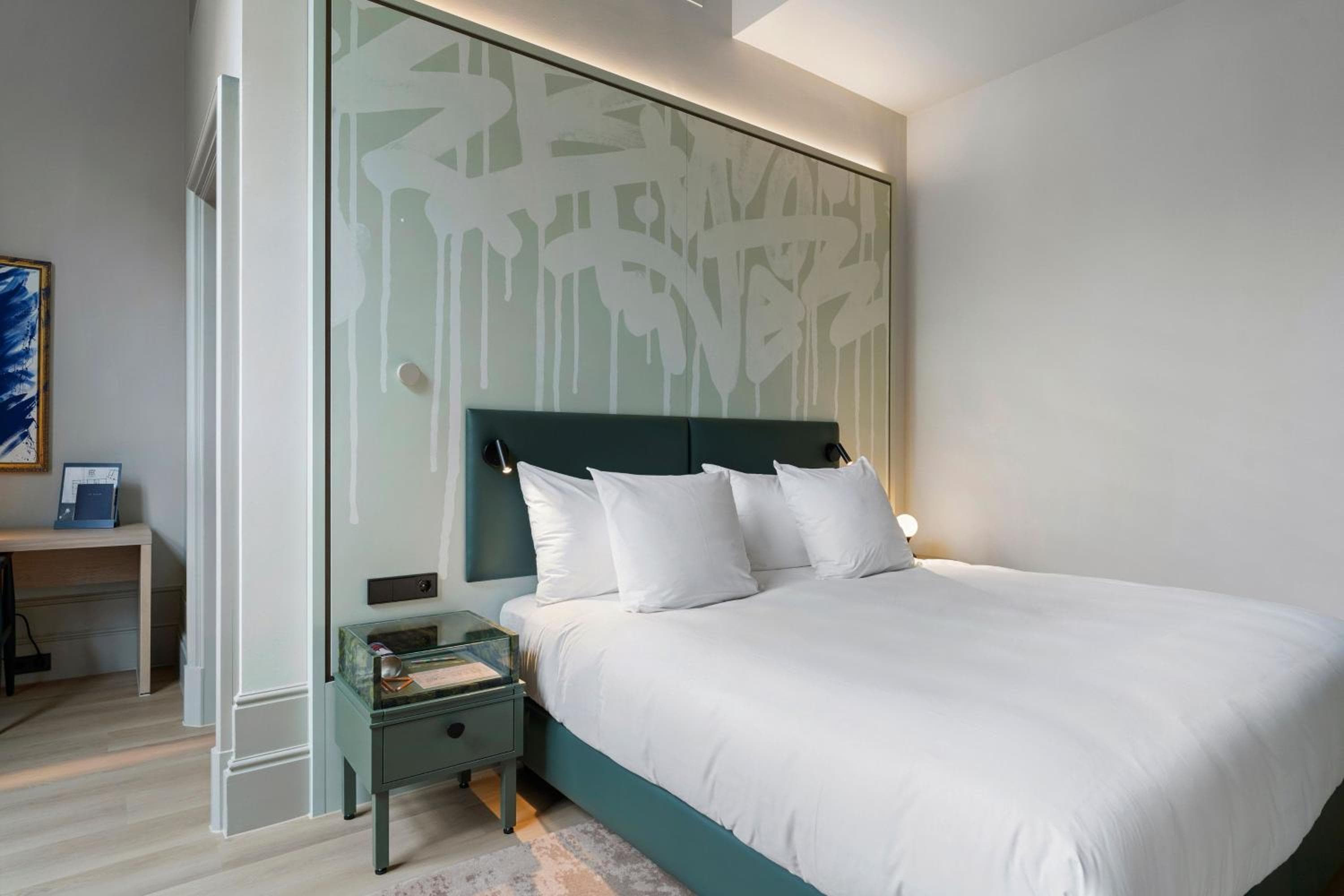 The College Hotel Ámsterdam, colección de autógrafos — 16