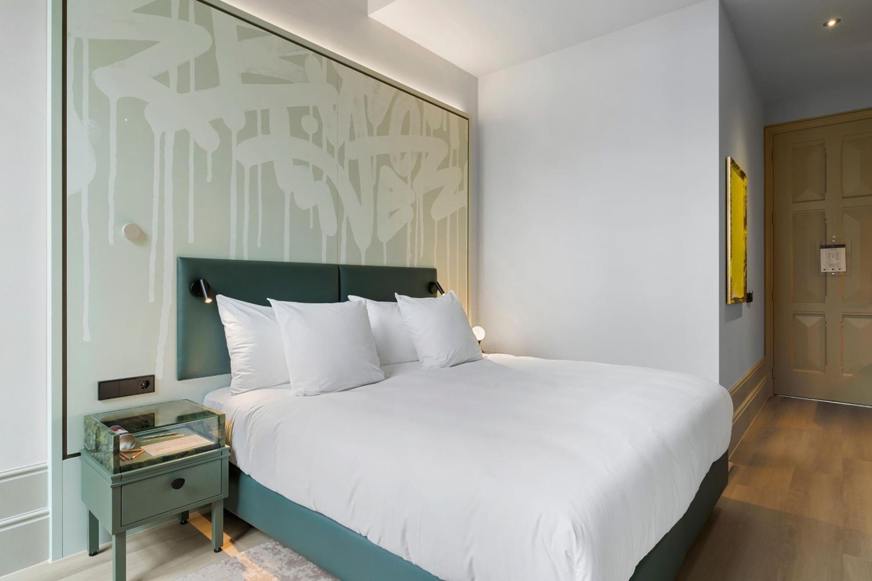 The College Hotel Ámsterdam, colección de autógrafos — 27