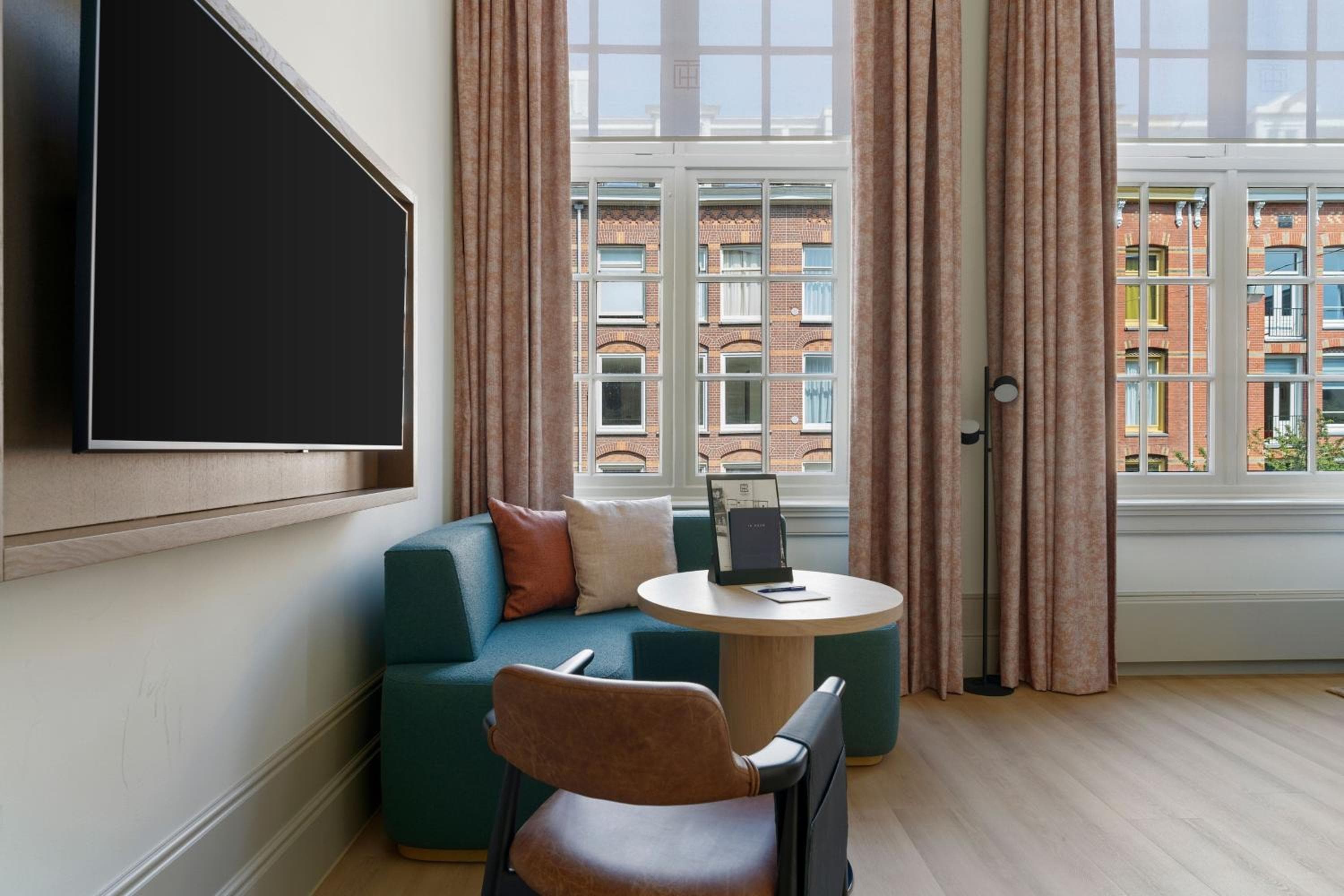 The College Hotel Ámsterdam, colección de autógrafos — 29