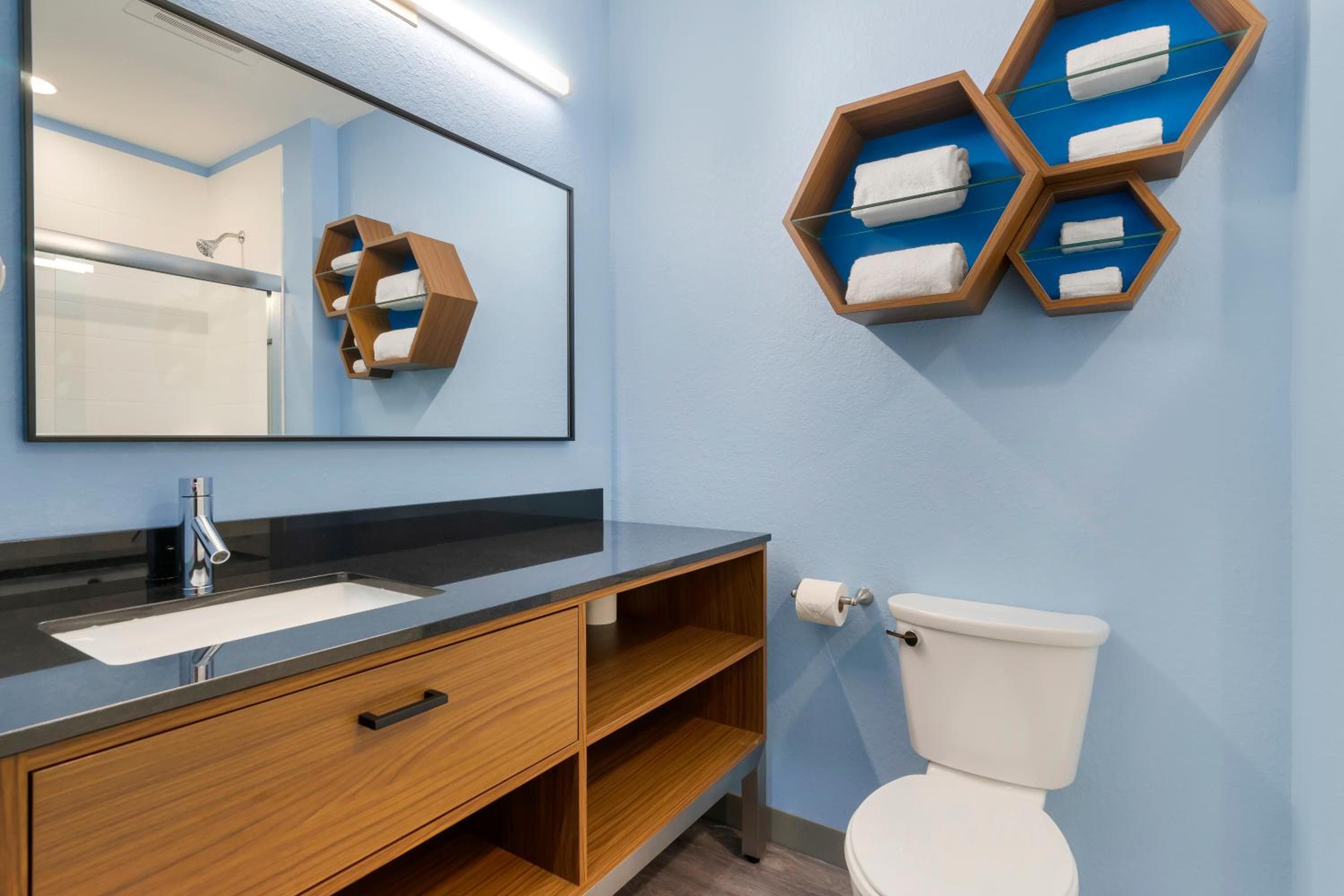 HomeTowne Studios by Red Roof Tampa - Airport — 27