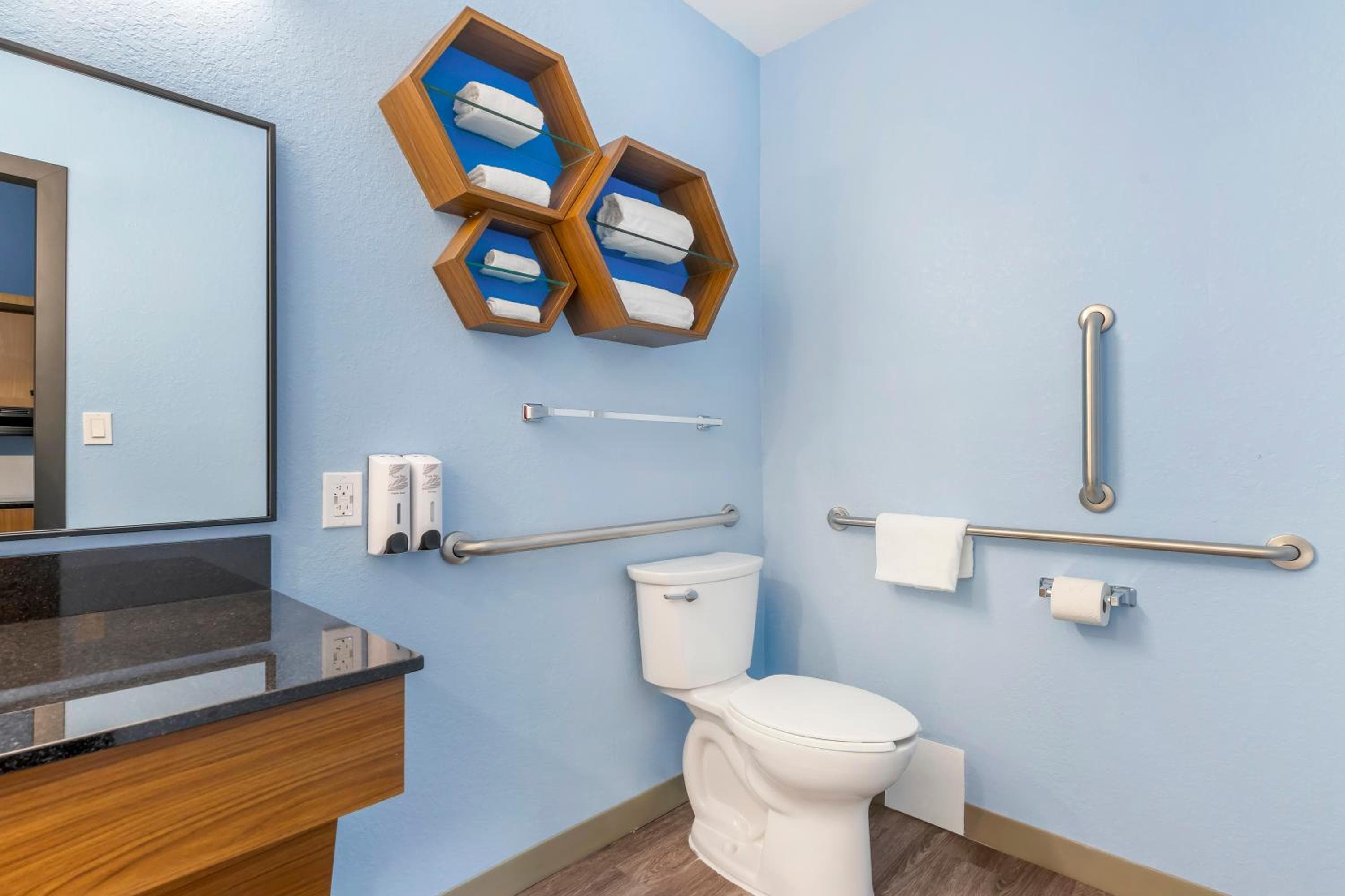HomeTowne Studios by Red Roof Tampa - Airport — 25