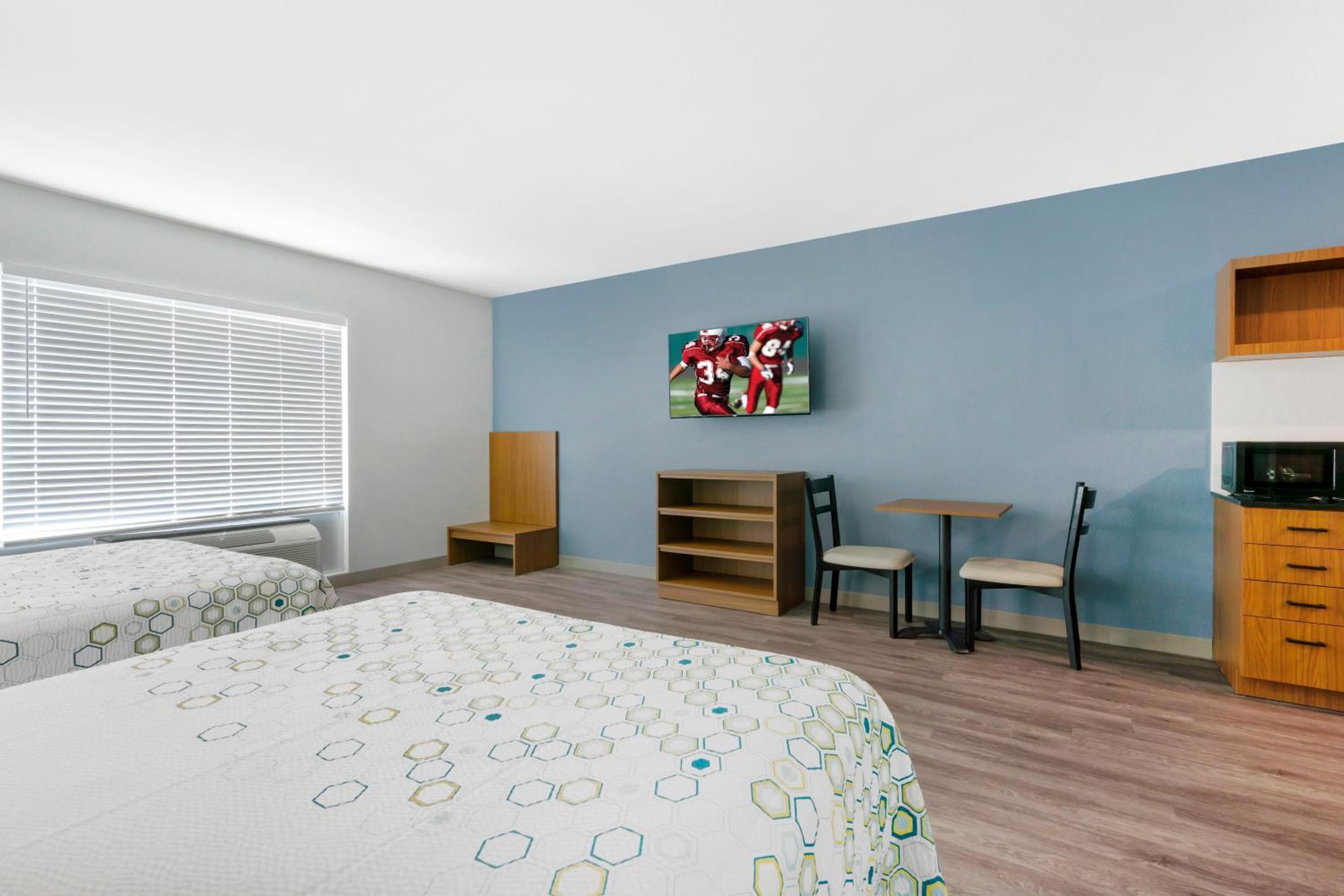 HomeTowne Studios by Red Roof Tampa - Airport — 17