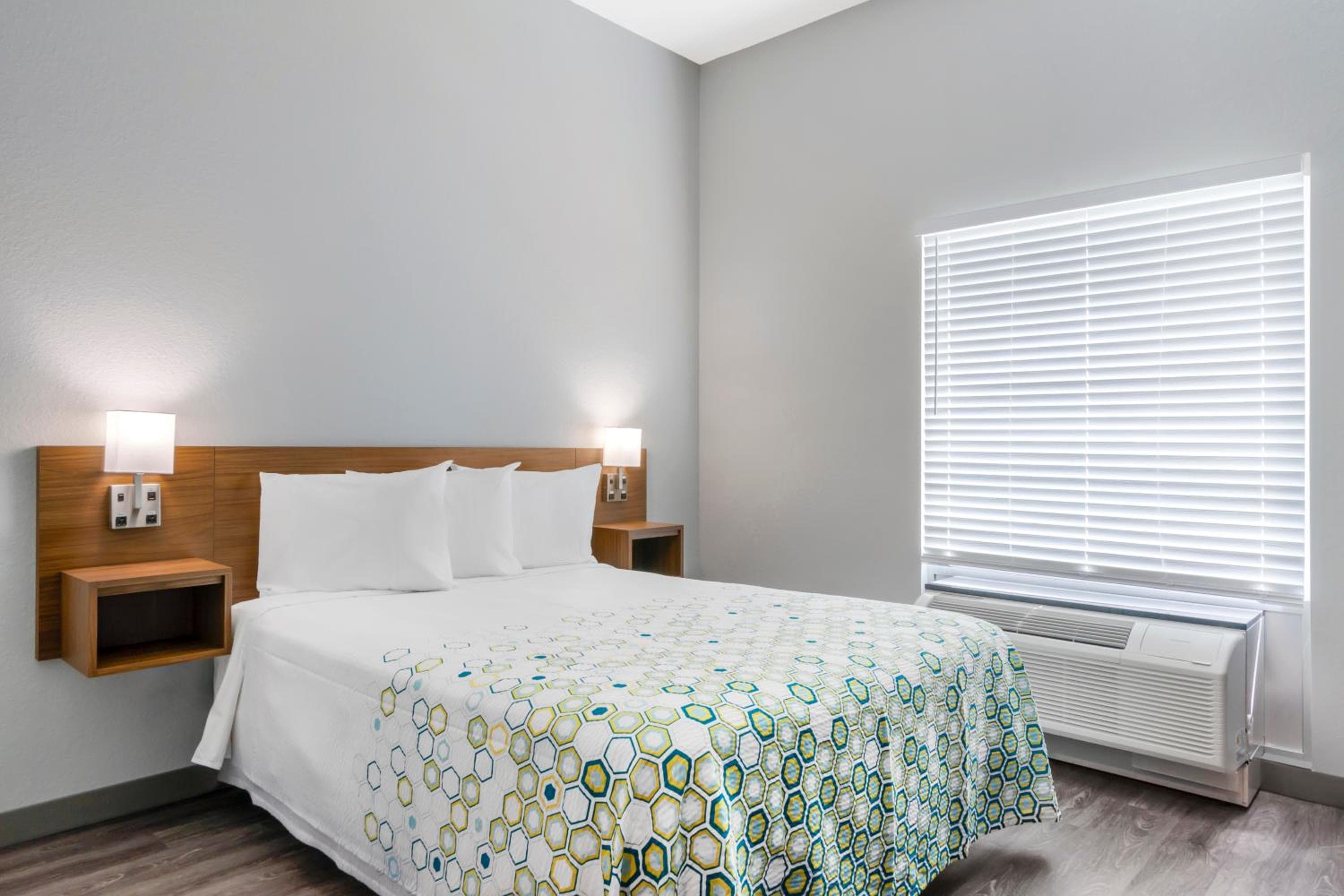 HomeTowne Studios by Red Roof Tampa - Airport — 22