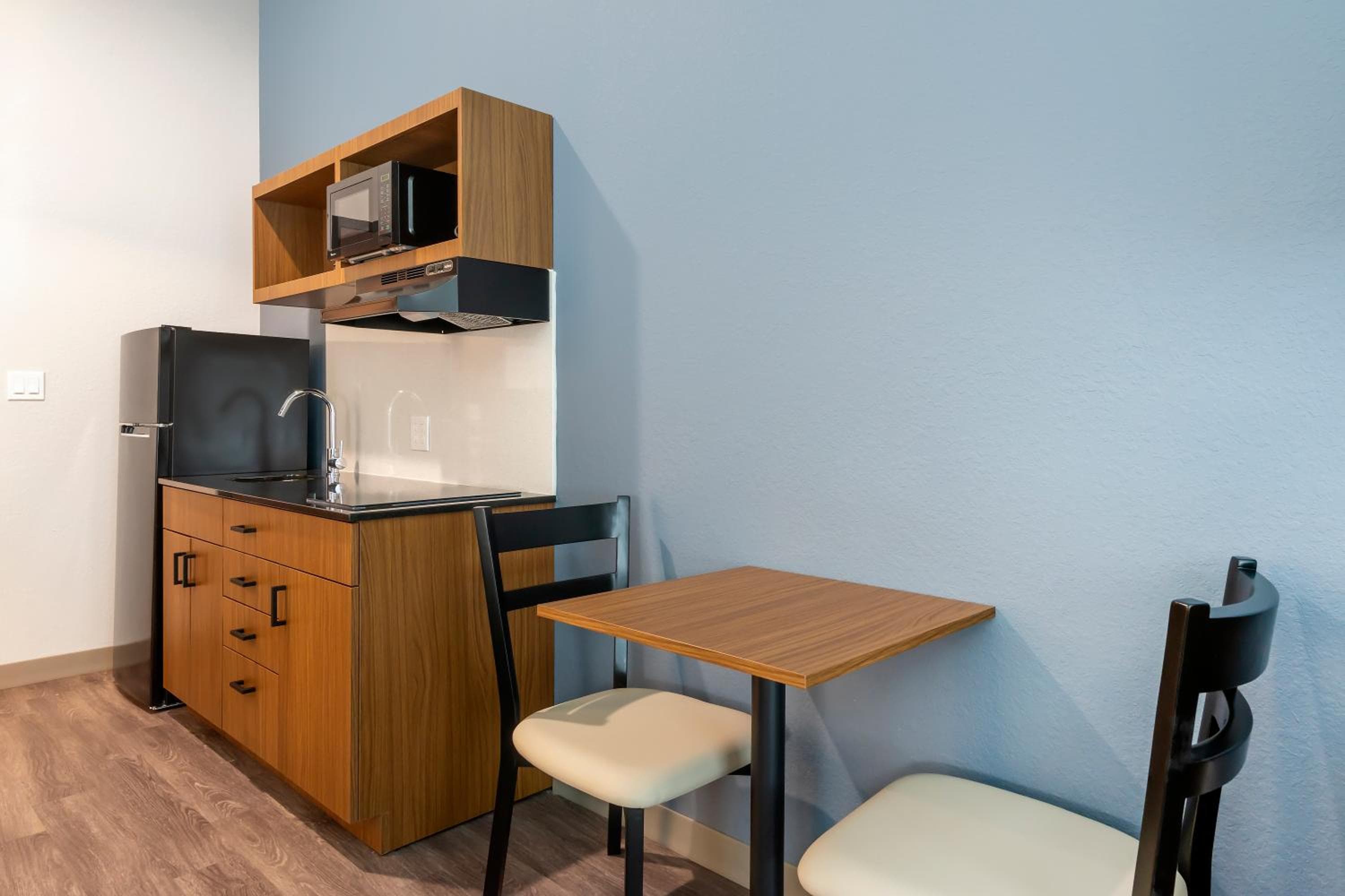 HomeTowne Studios by Red Roof Tampa - Airport — 17