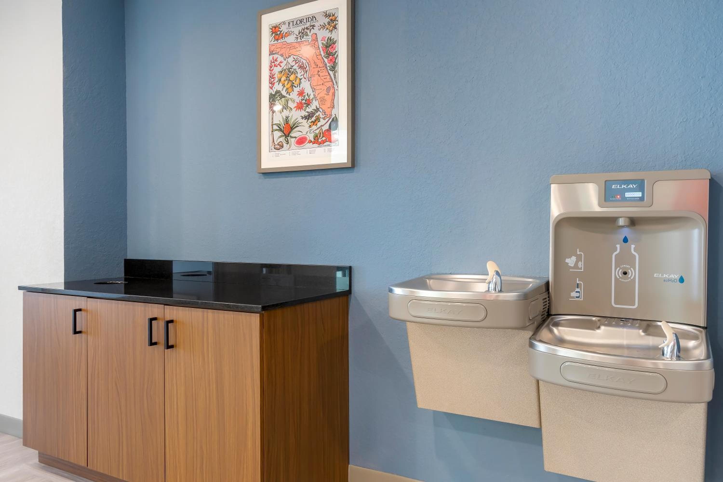 HomeTowne Studios by Red Roof Tampa - Airport — 7