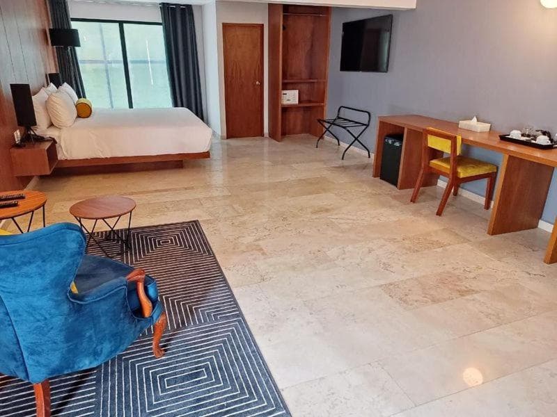 HOTEL LUCA — 11