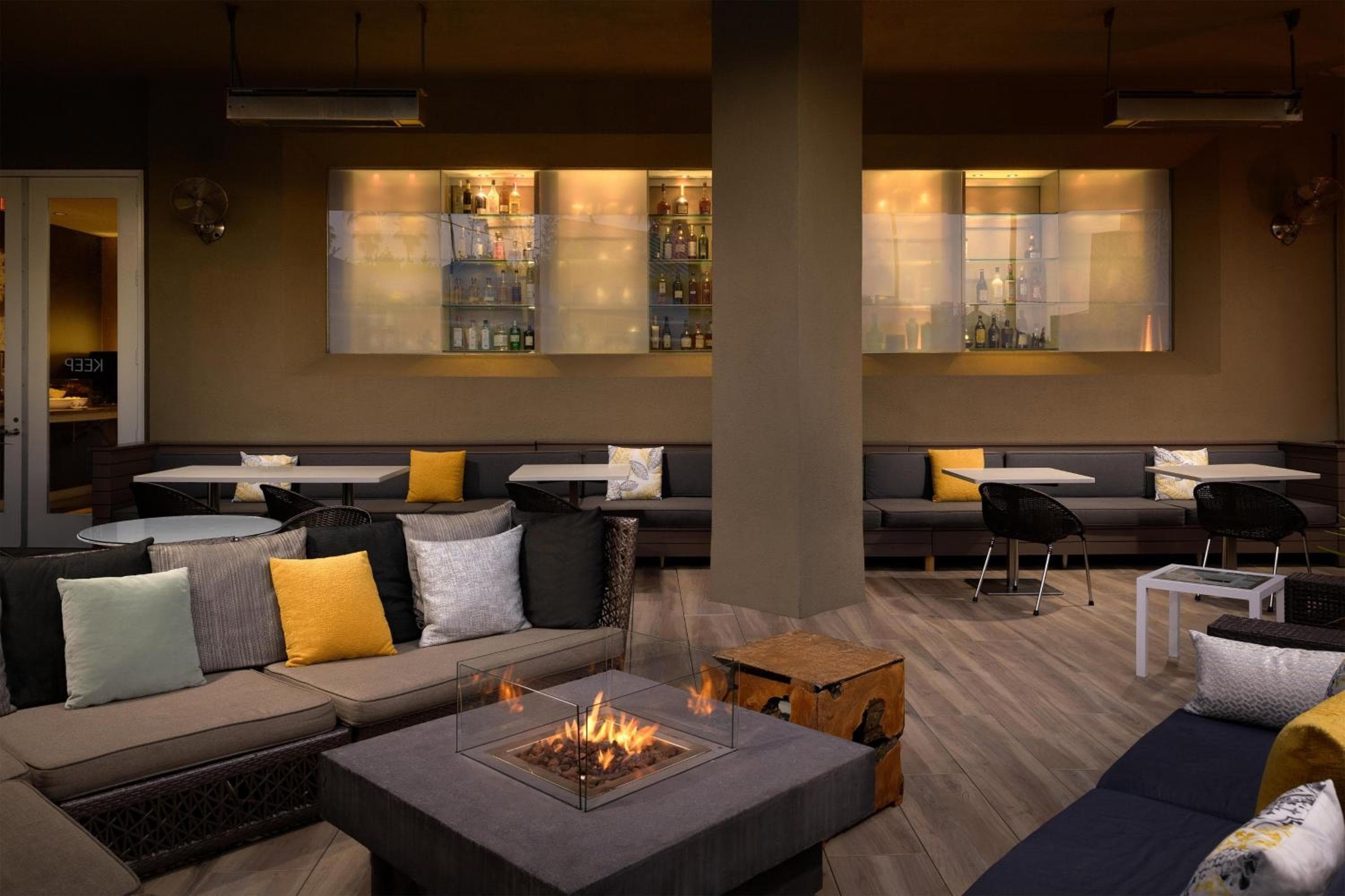 Hyatt Centric Delfina Santa Monica — 11