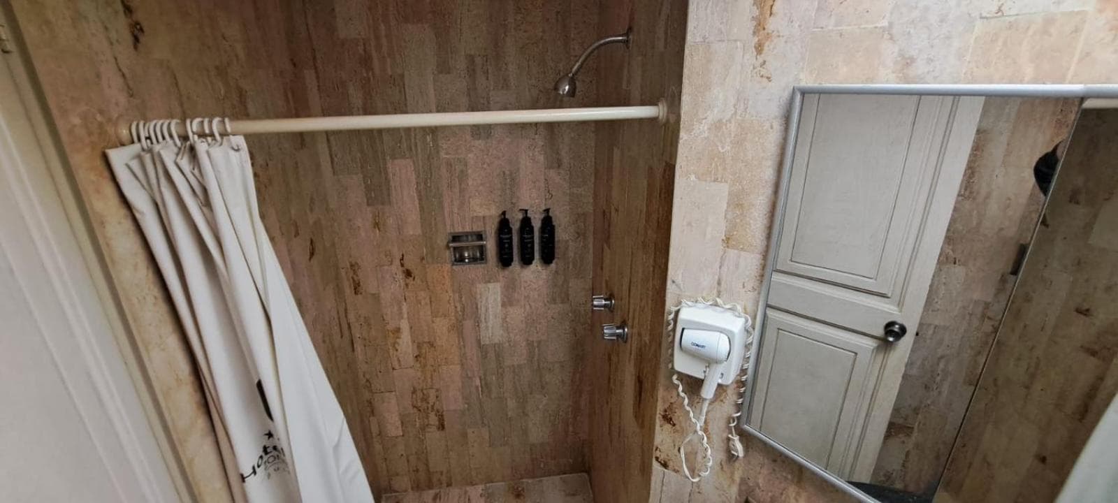 Hotel Jahrhundert Reforma — 24