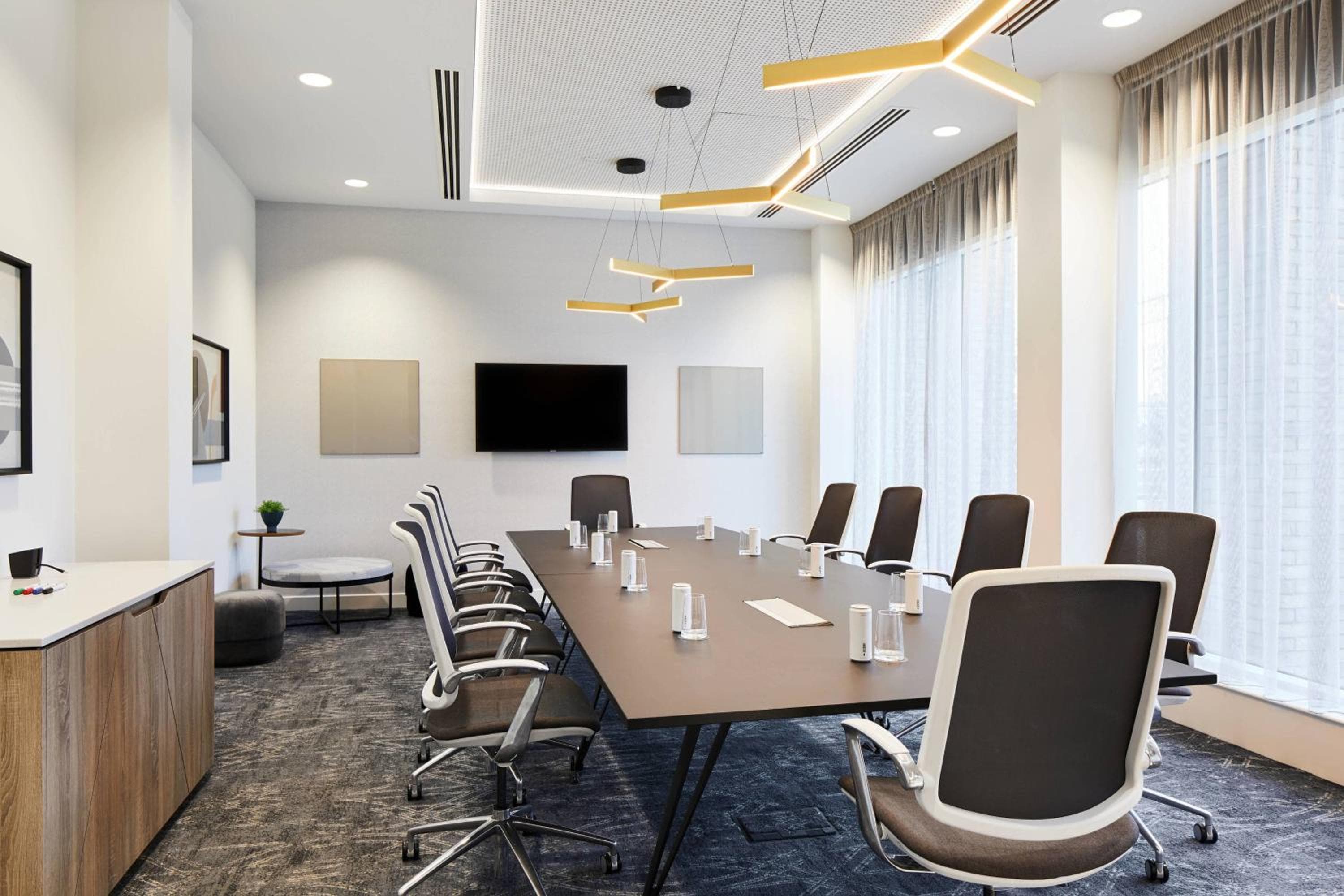 Courtyard by Marriott London City Airport — 28