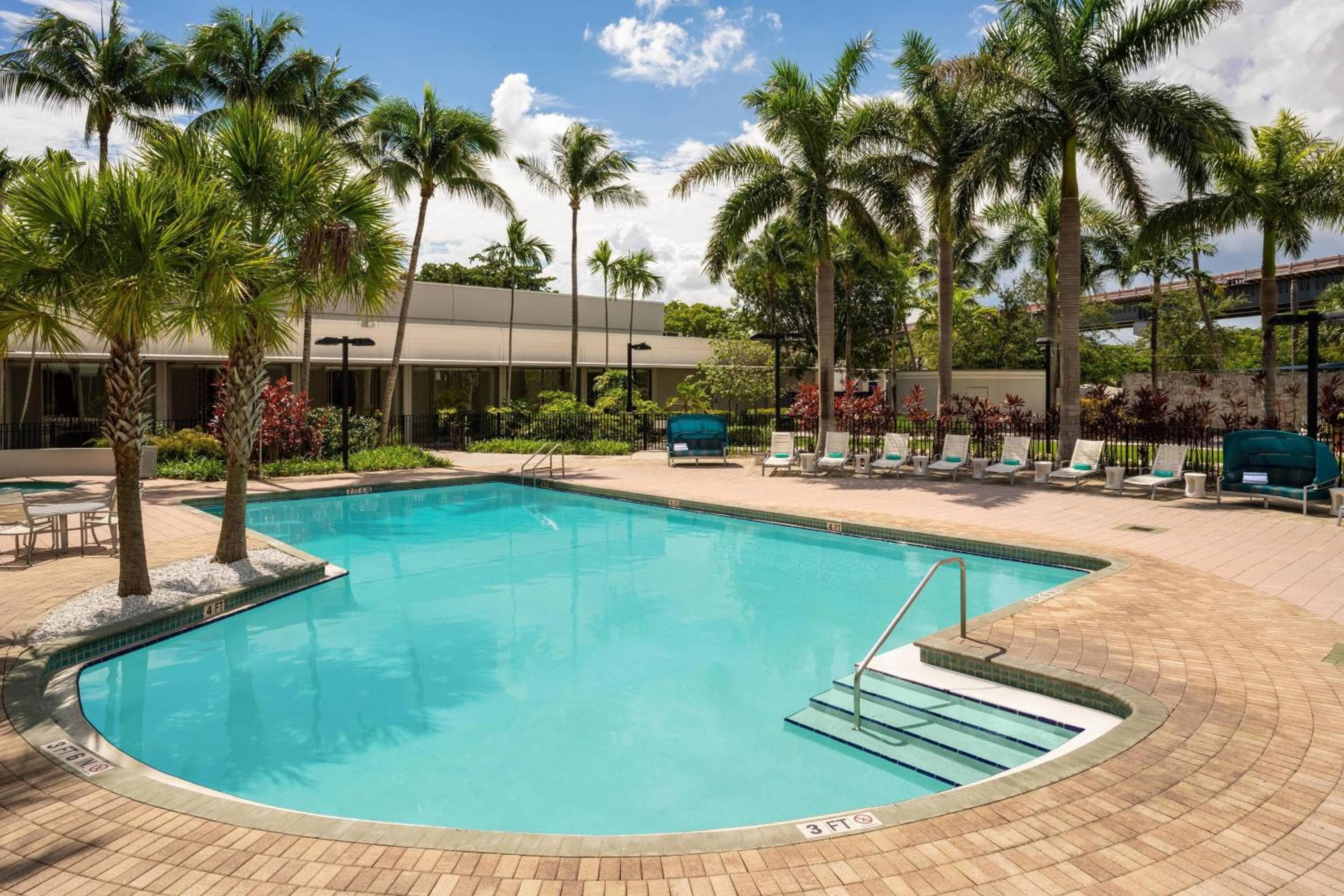 Cortile del Marriott Miami Airport — 2