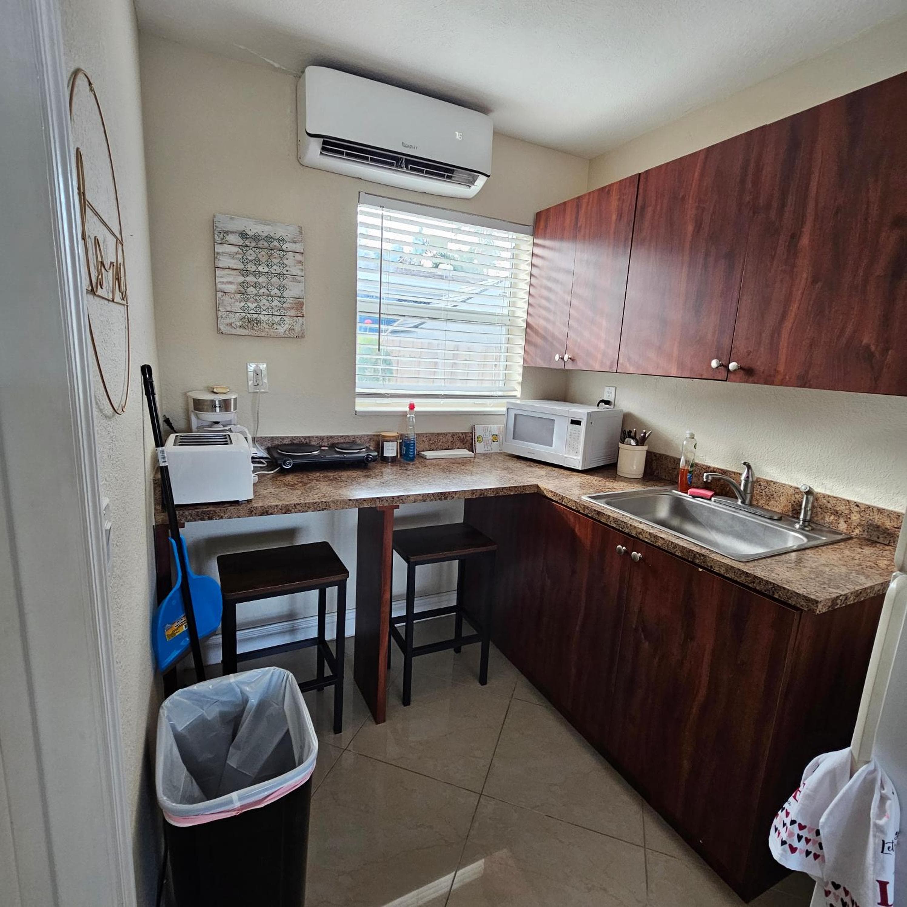 Private Home, KING Room- Pool & Patios - Near Beaches & Dining — 20