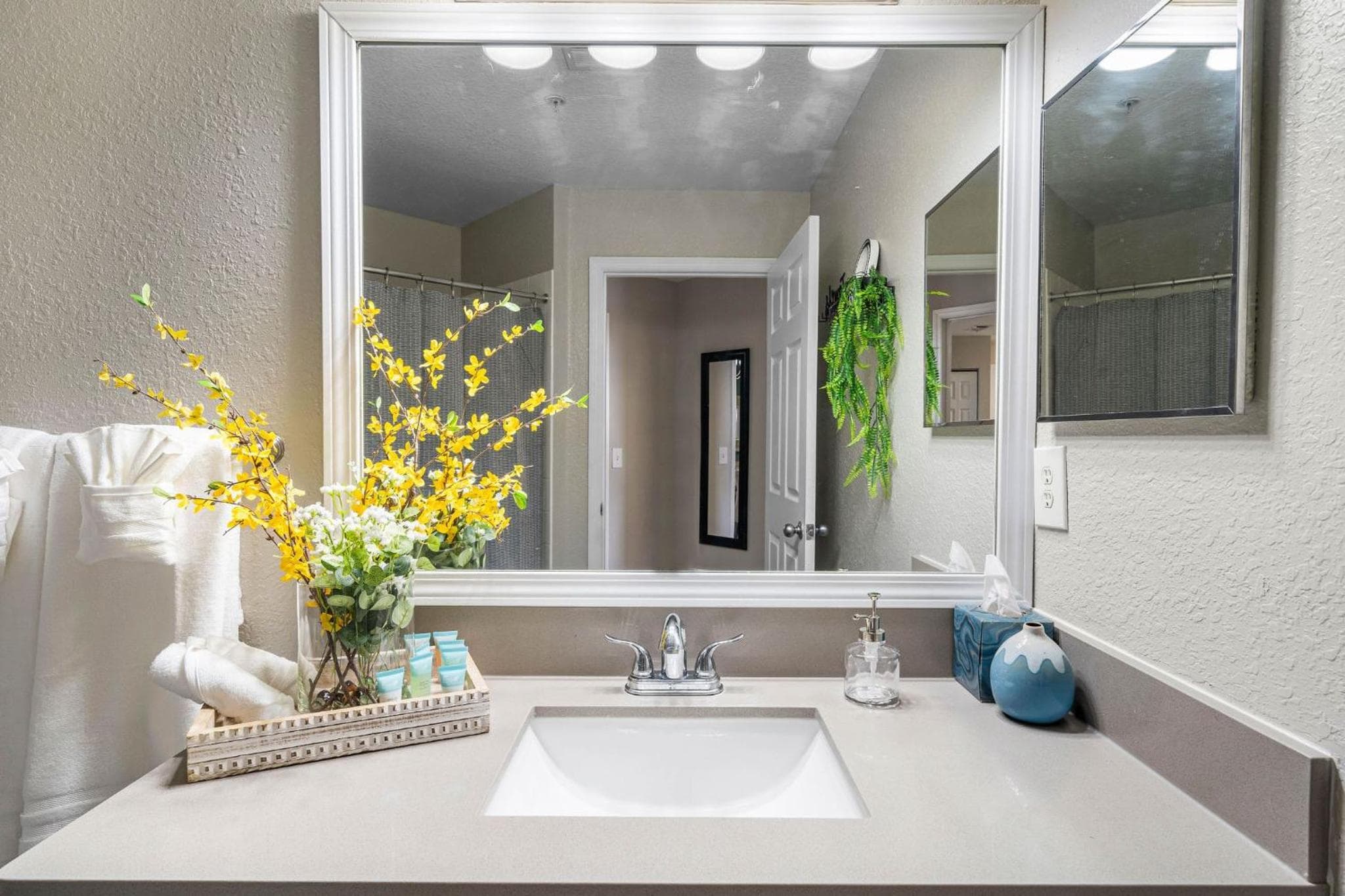 Chic 3br2ba- Minutes To Airport & Westchase #4 — 23