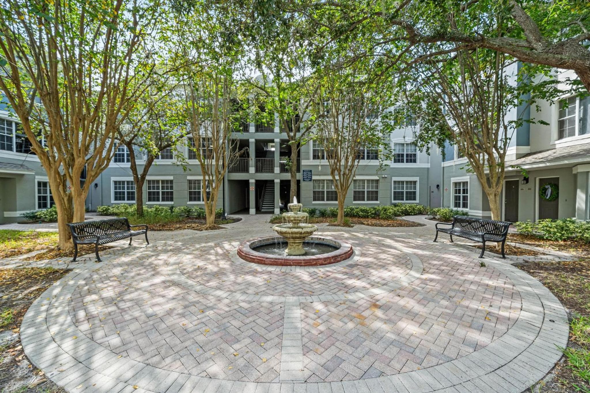 Chic 3br2ba- Minutes To Airport & Westchase #4 — 14