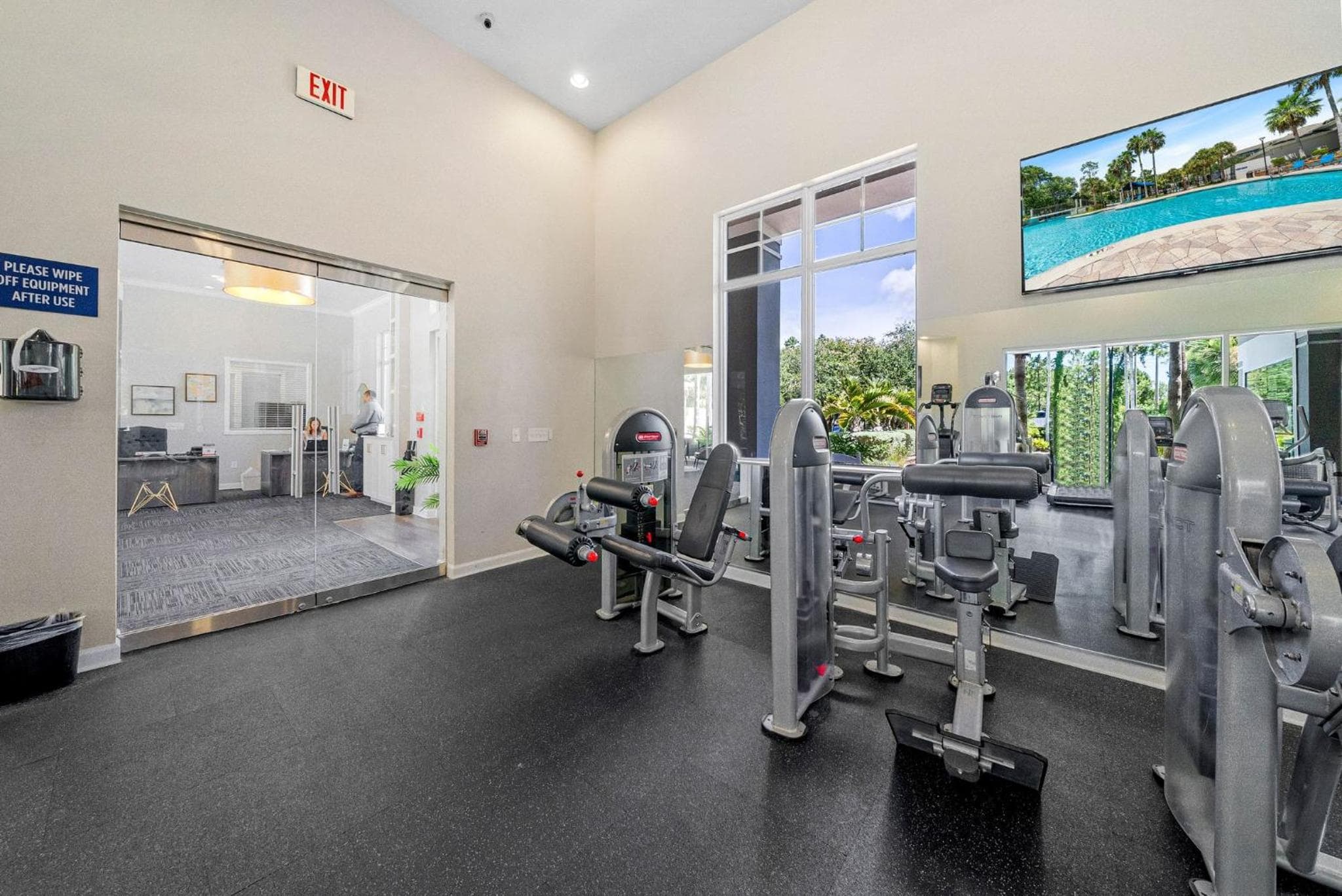 Spacious 3BR2BA w Pool Gym Near Airport #4 — 3