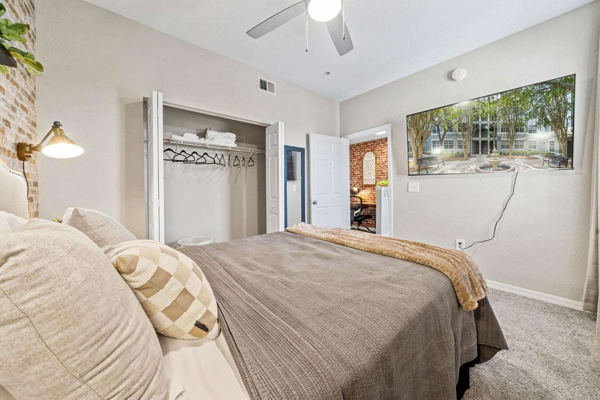 Chic 3br2ba- Minutes To Airport & Westchase #4 — 22