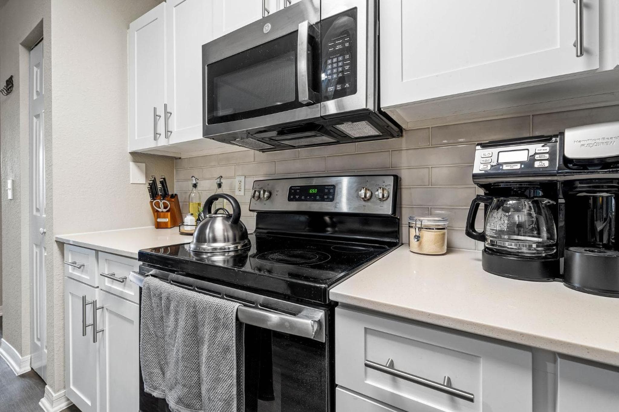 Chic 3br2ba- Minutes To Airport & Westchase #4 — 24