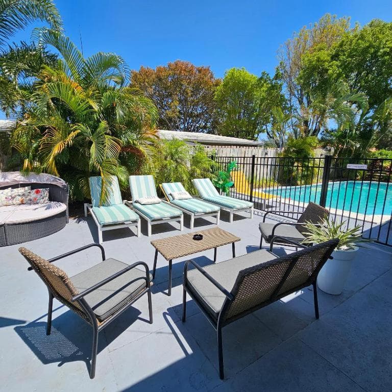 Equipped House W Pool & Patios, Near the Beaches, Prime Location- Ideal for Small Families, Coastal Haven — 5
