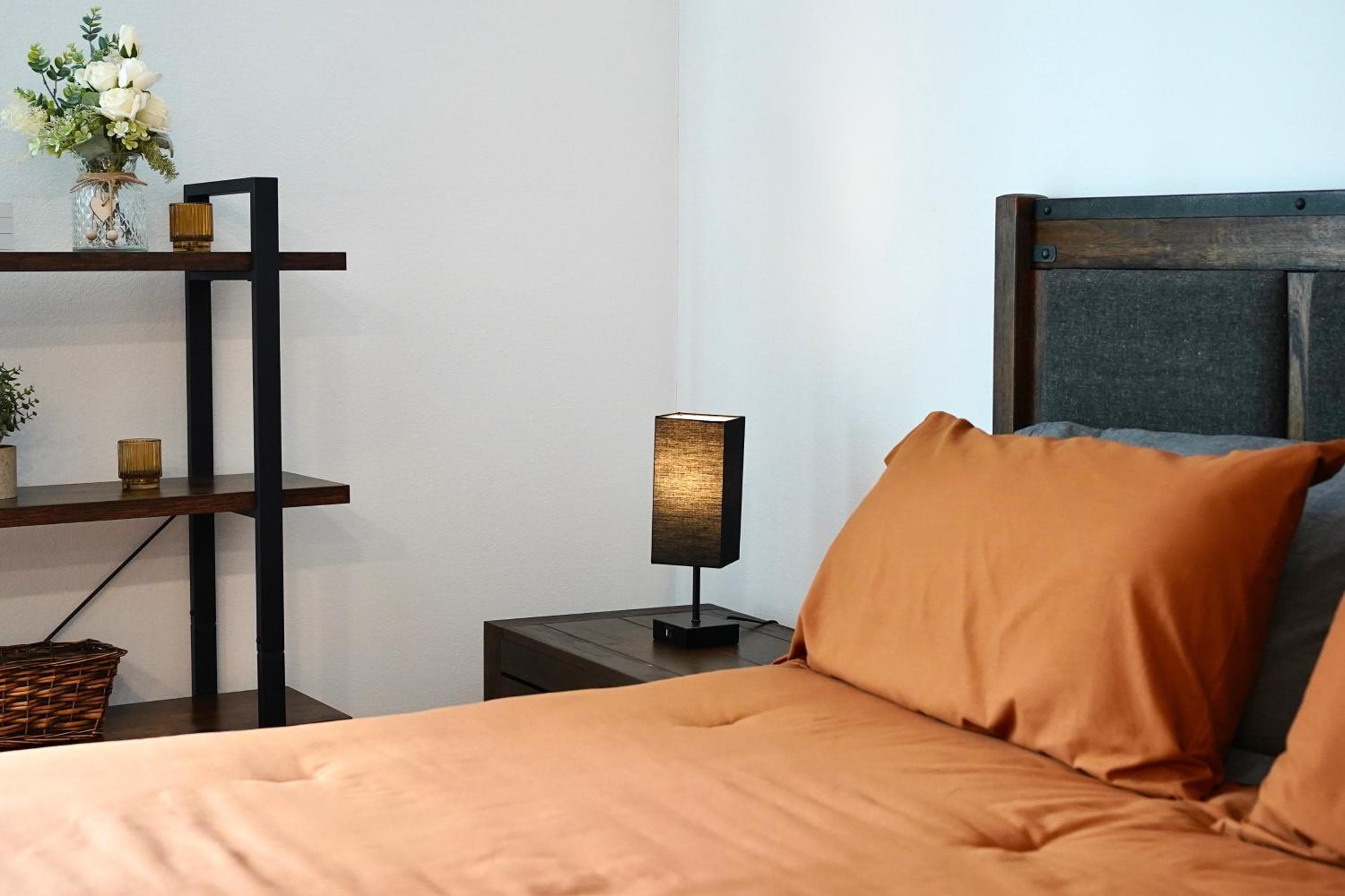 Hollywood CHIC Studio with FREE parking — 2