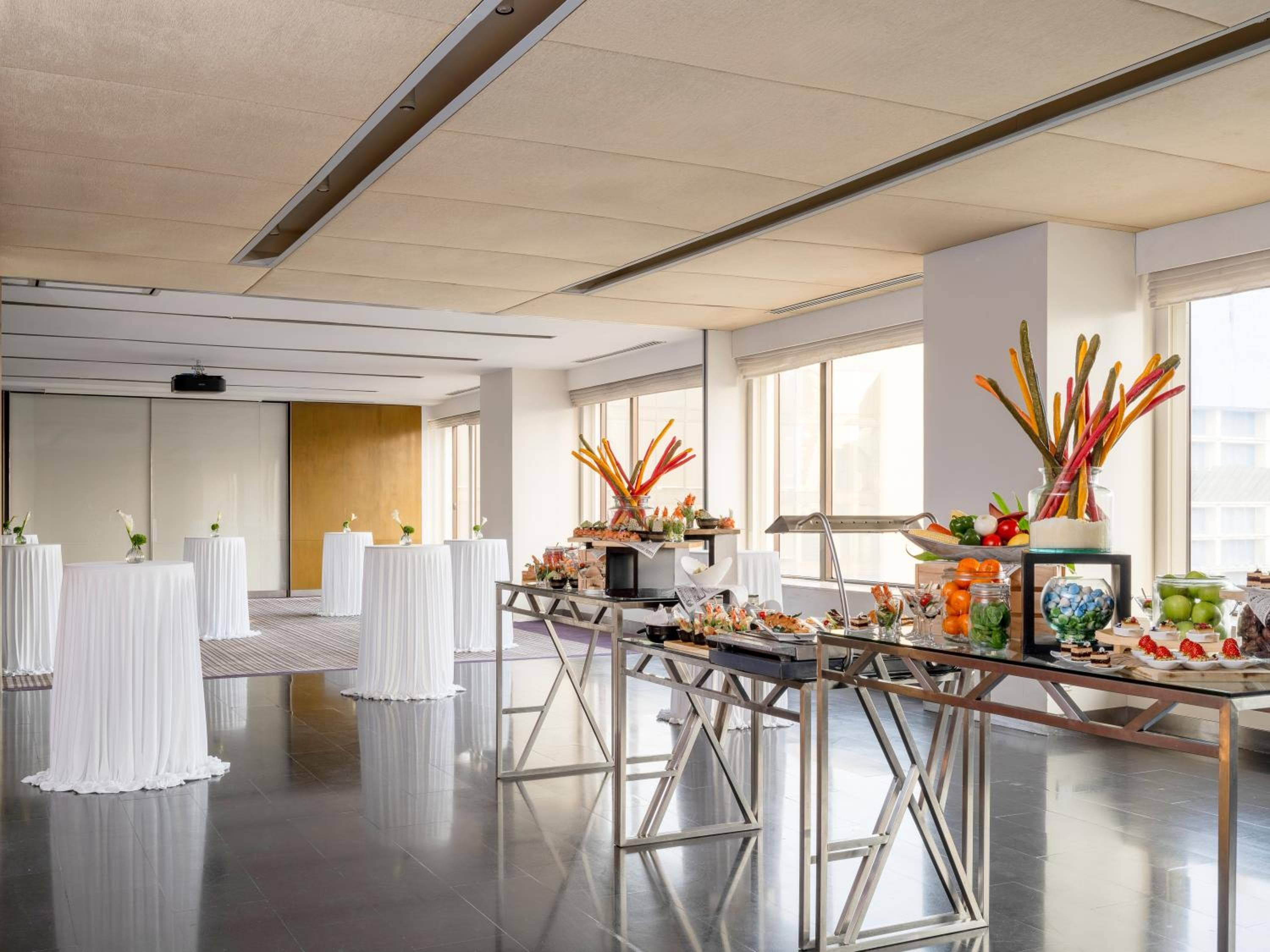 Crowne Plaza Bangkok Lumpini Park by IHG — 11