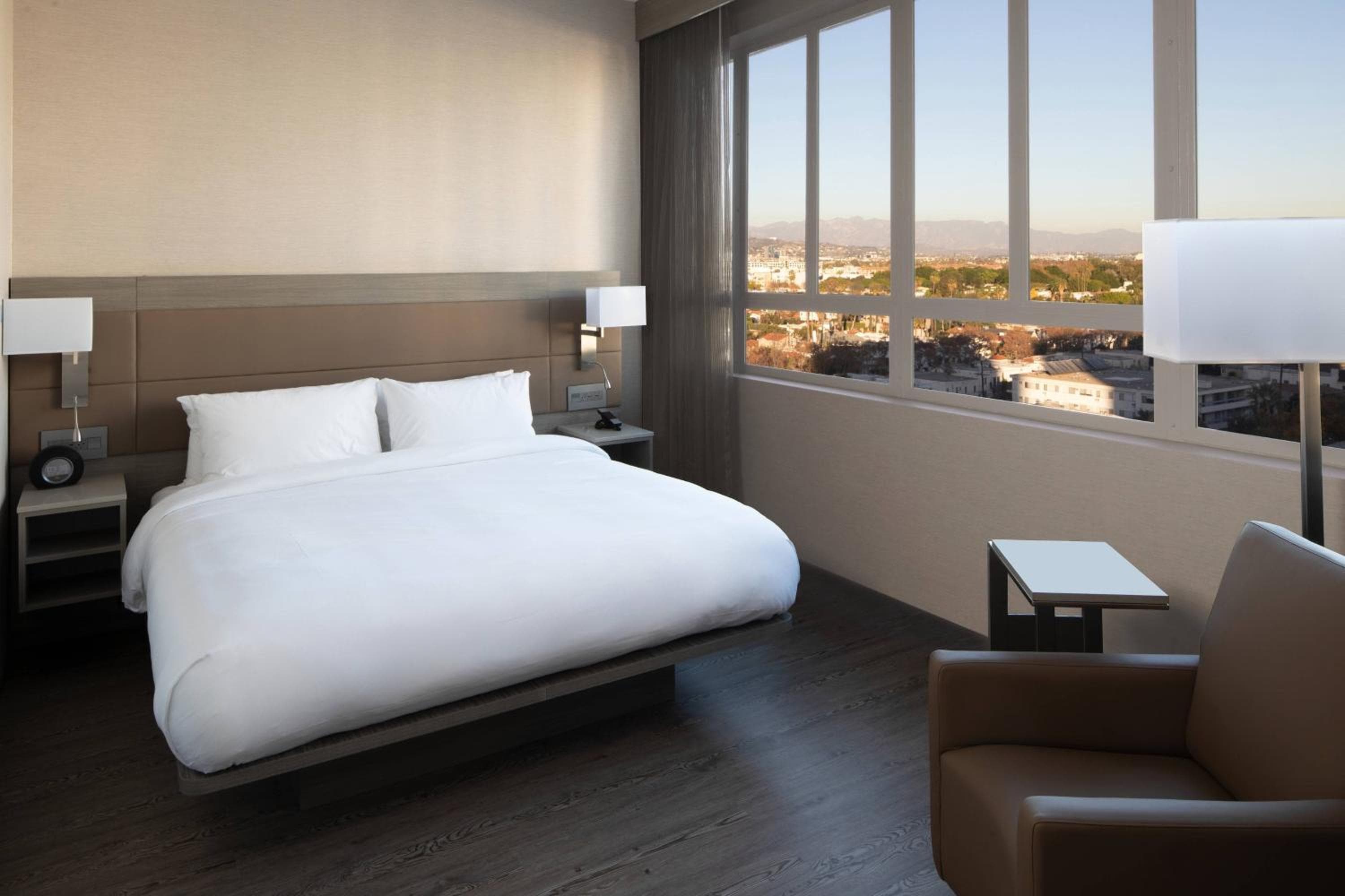 AC Hotel by Marriott Beverly Hills — 16