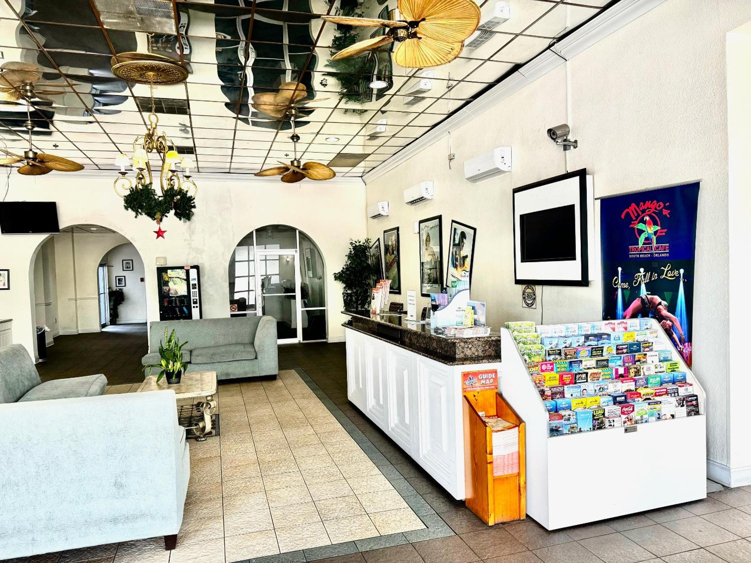 Monumental Movieland Hotel — 24