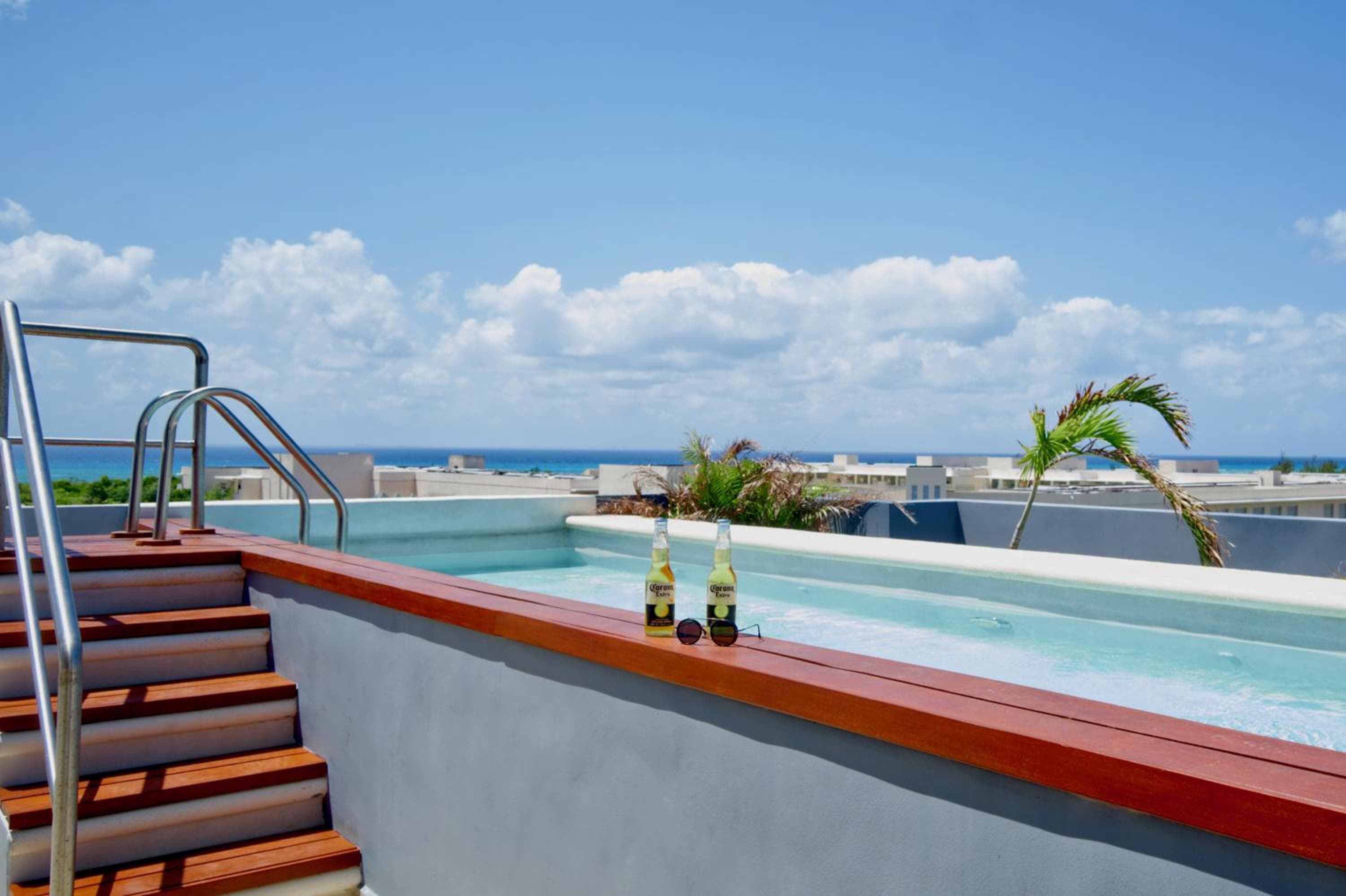 Sunset Kin Beach Apartments — 17