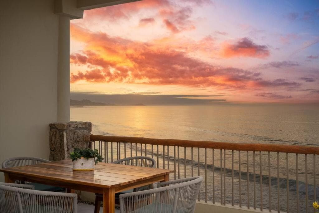 Unique BEACH FRONT condo with concierge — 4