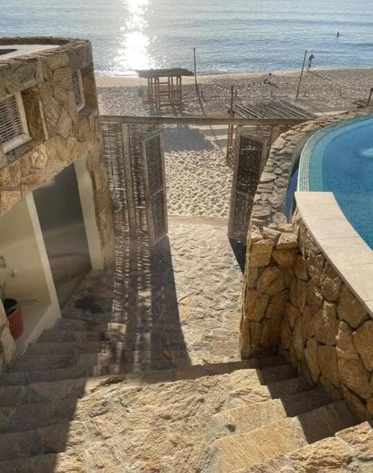 Unique BEACH FRONT condo with concierge — 3