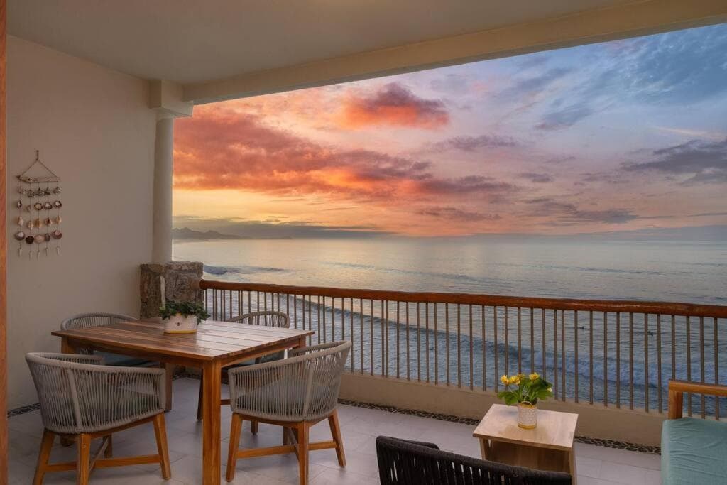 Unique BEACH FRONT condo with concierge — 5
