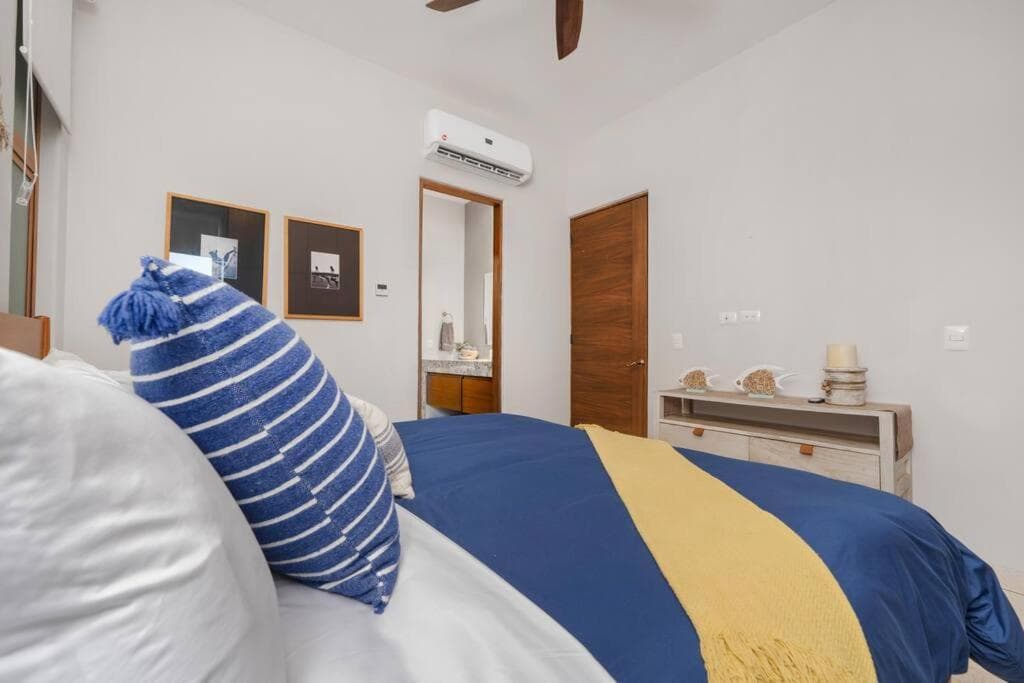 Unique BEACH FRONT condo with concierge — 26