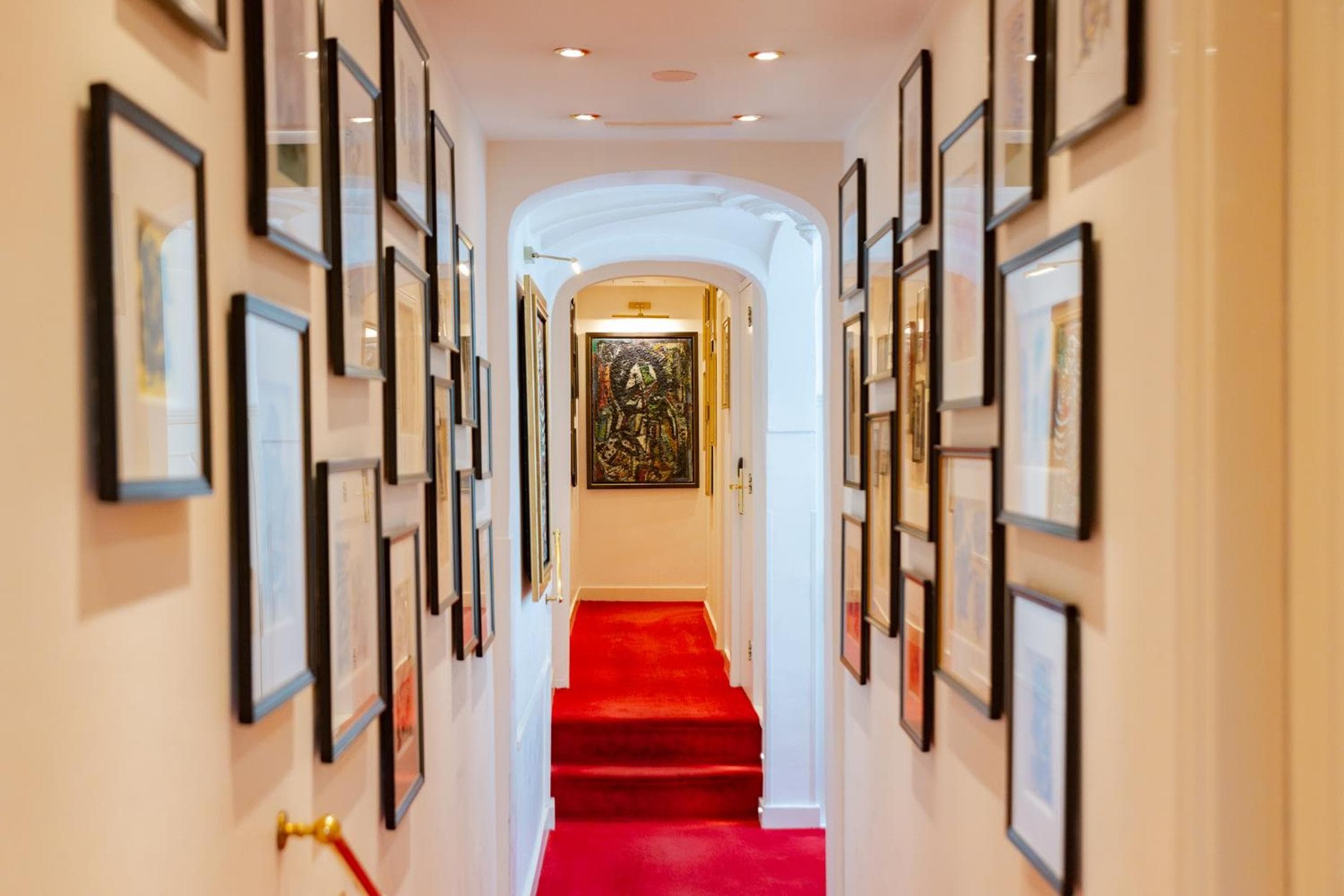 Ambassade Hotel — 12