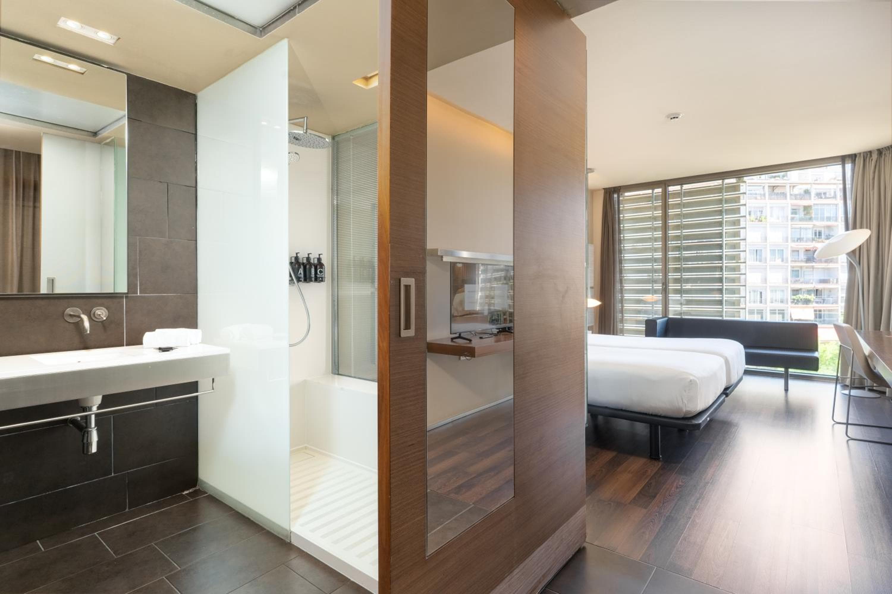 B Hotel — 7