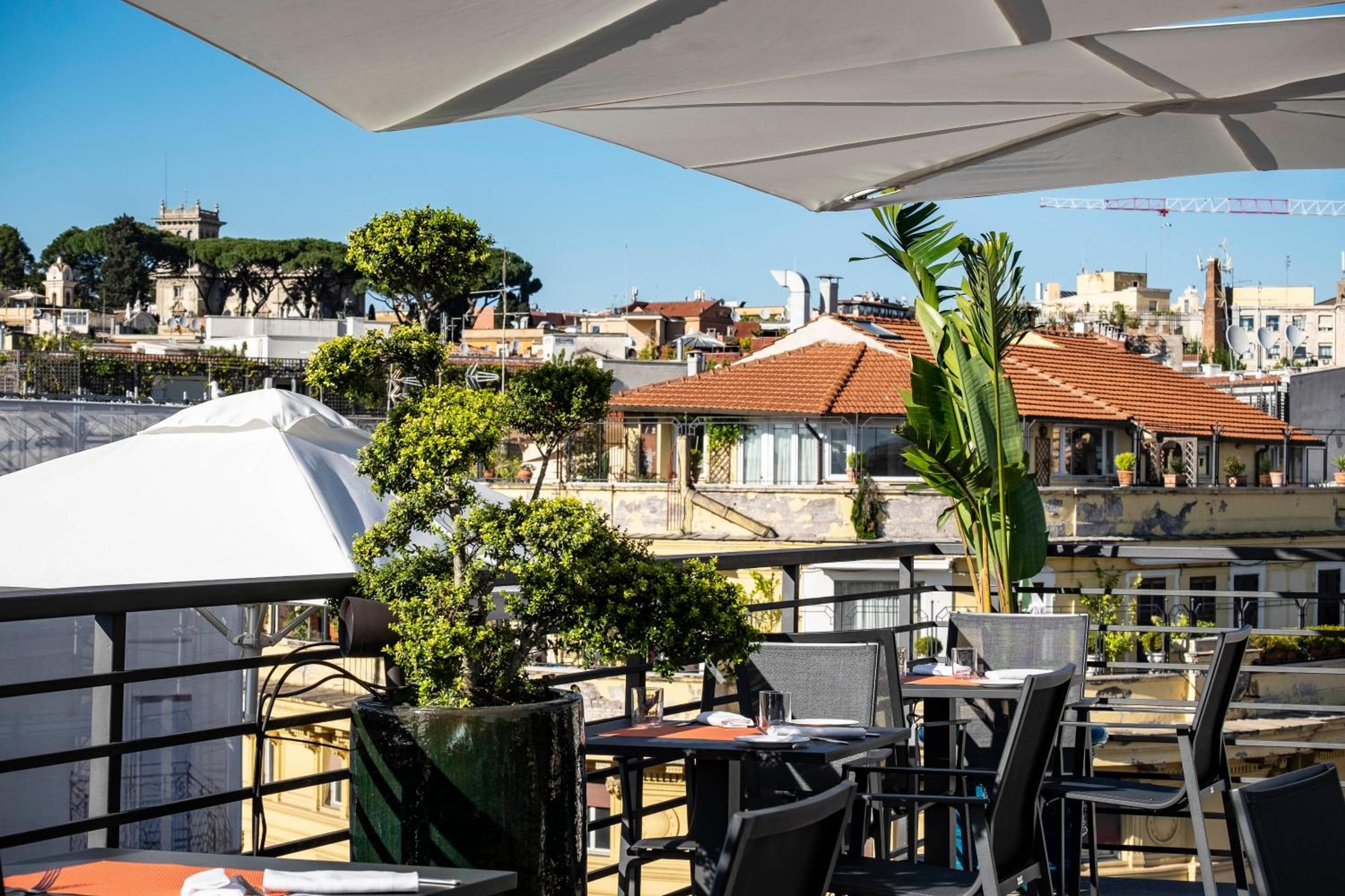 U-Visionary Roma Hotel — 10