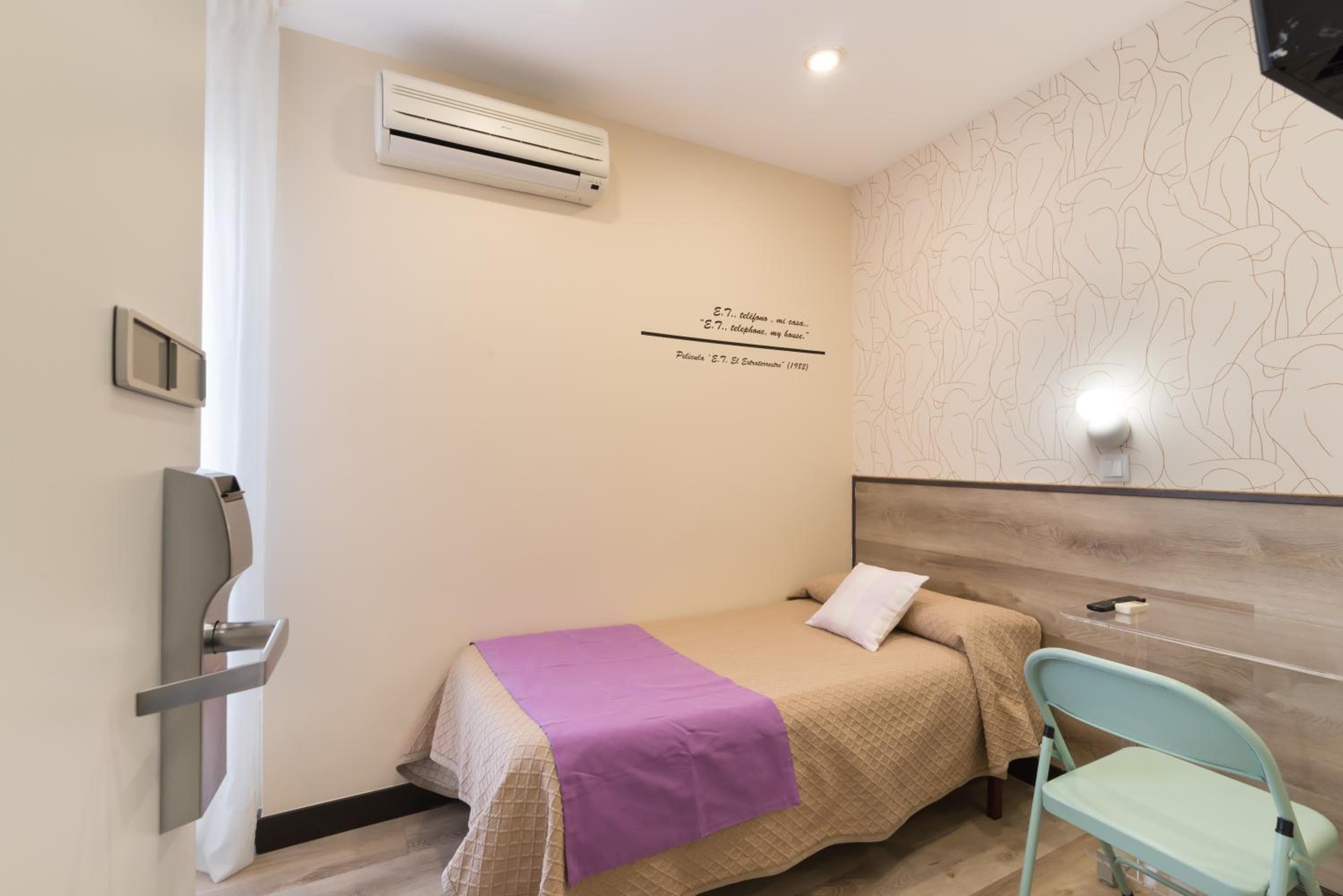 Hostal Art Madrid — 12