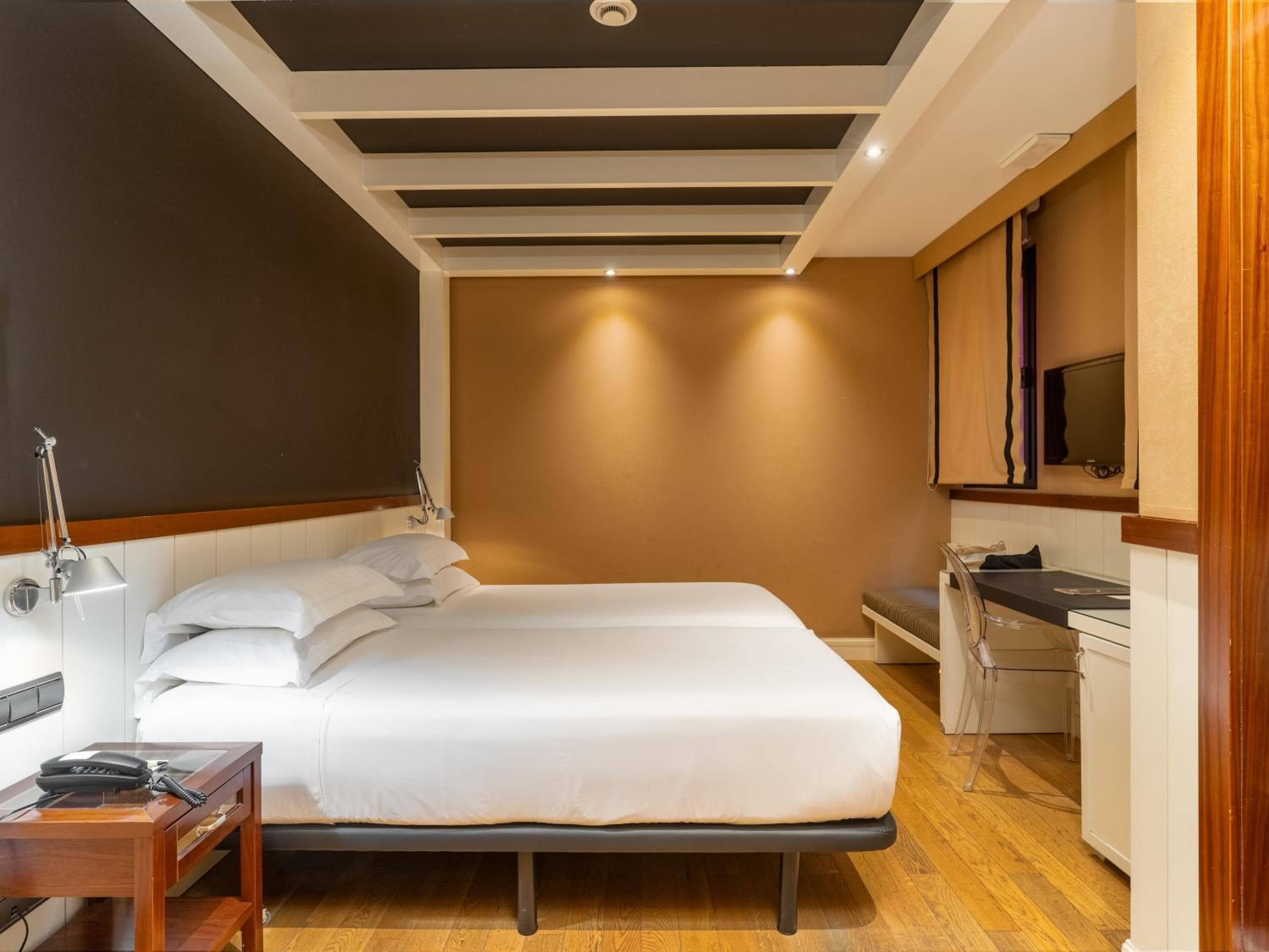 U232 Hotel — 19