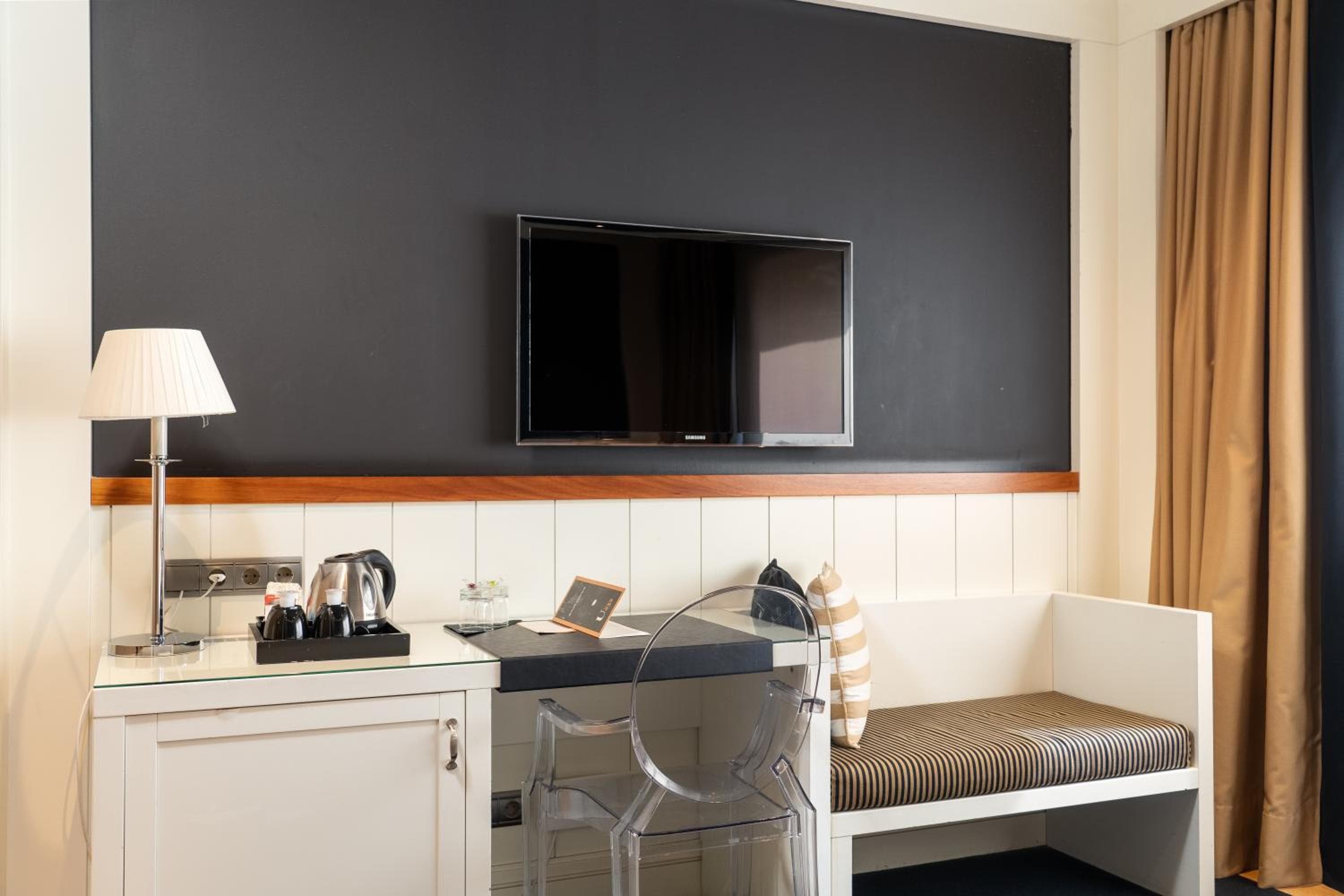 U232 Hotel — 20