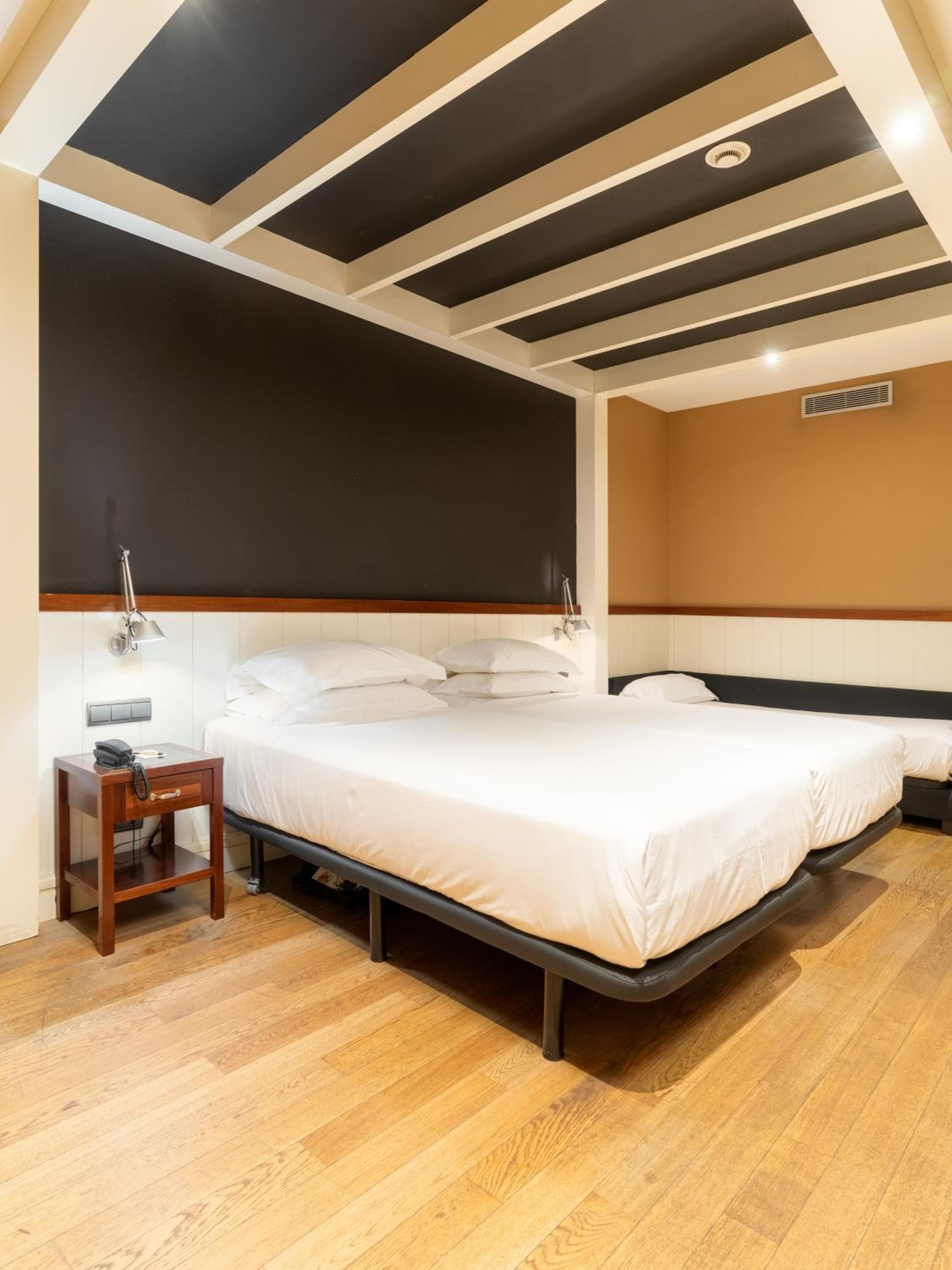 U232 Hotel — 4