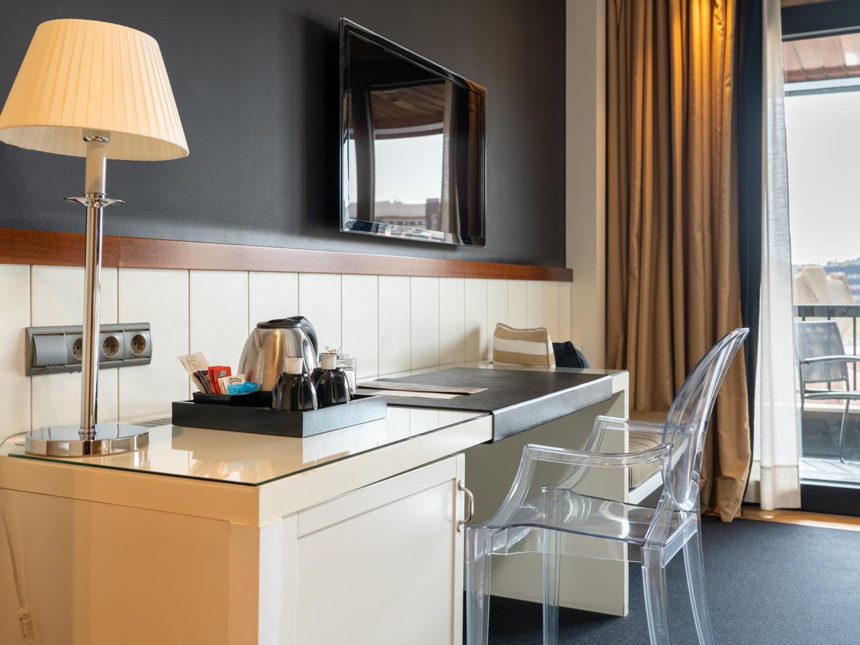 U232 Hotel — 2