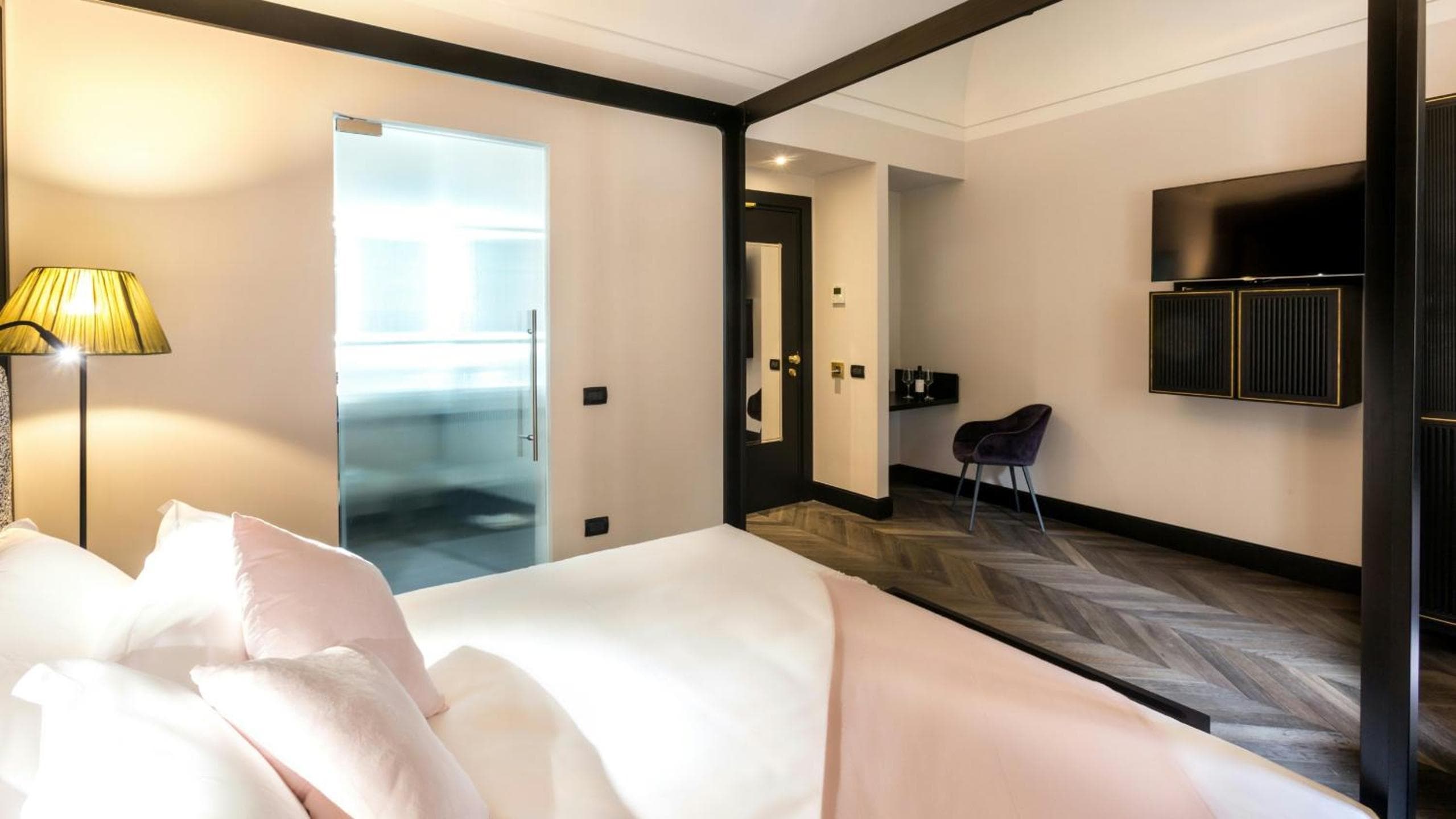 Das H'All Tailor Suite Rom — 14