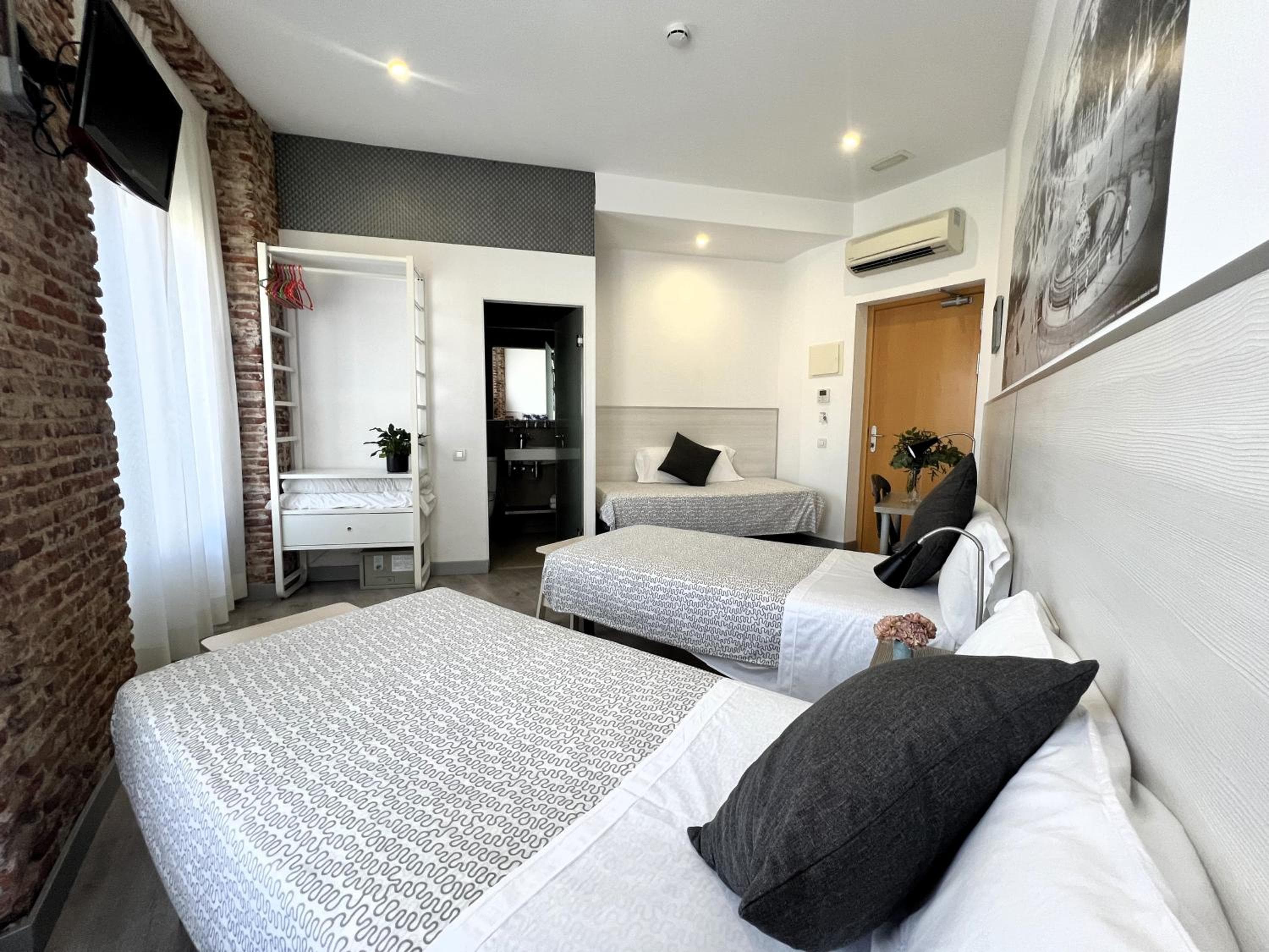 Hostal San Lorenzo — 28