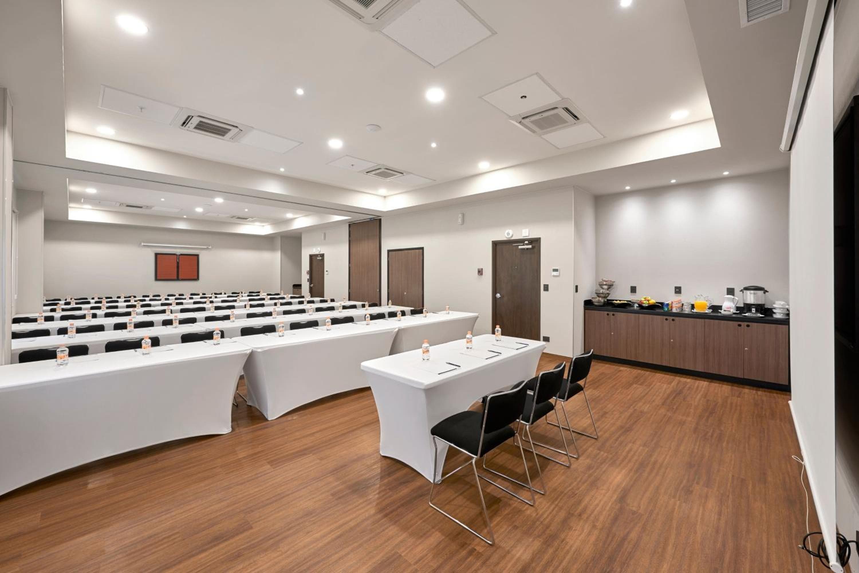 City Express Plus by Marriott Cancun Aeropuerto Riviera — 2