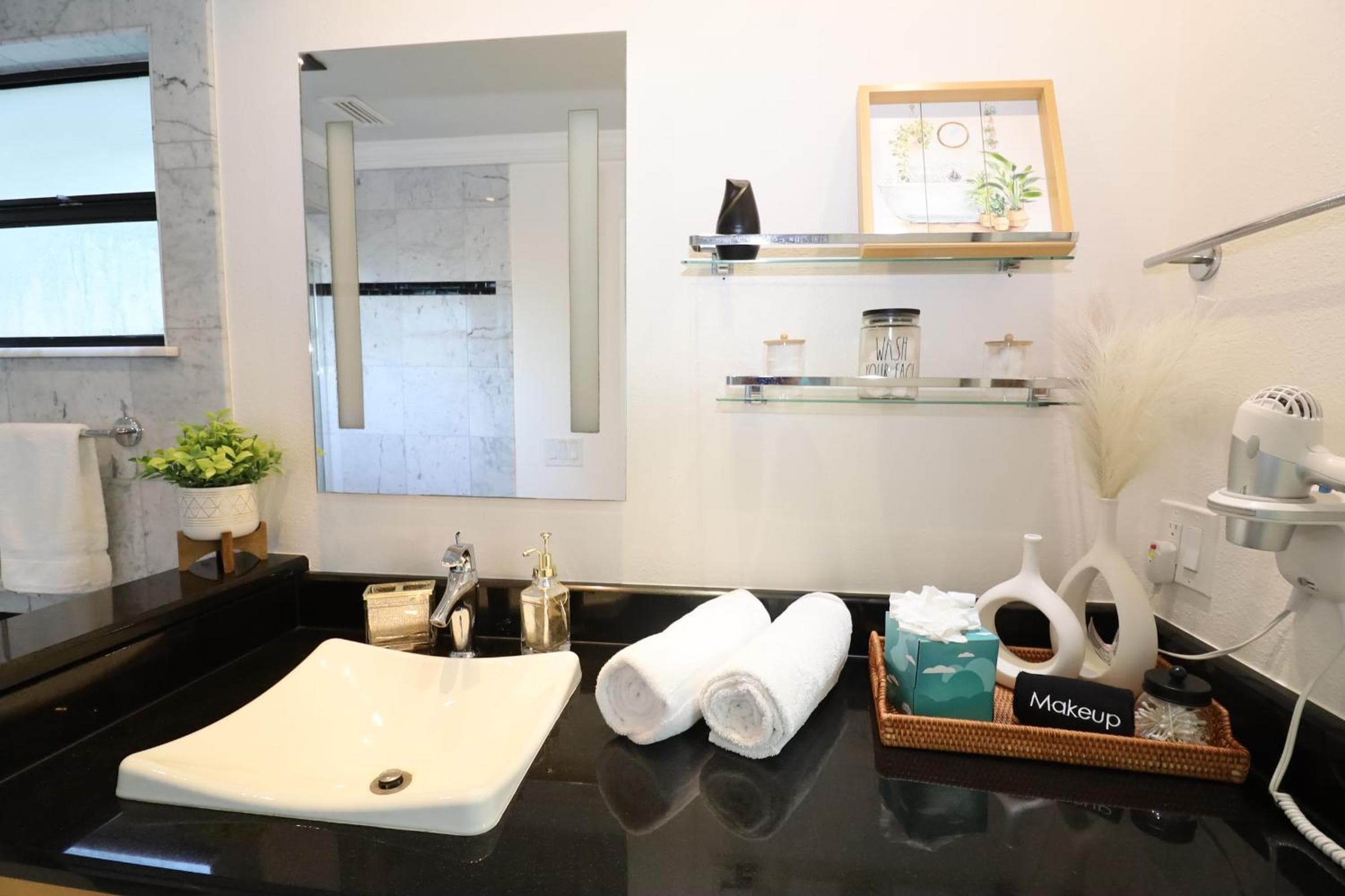 Boho Villa Tampa with Private Pool & BBQ — 9