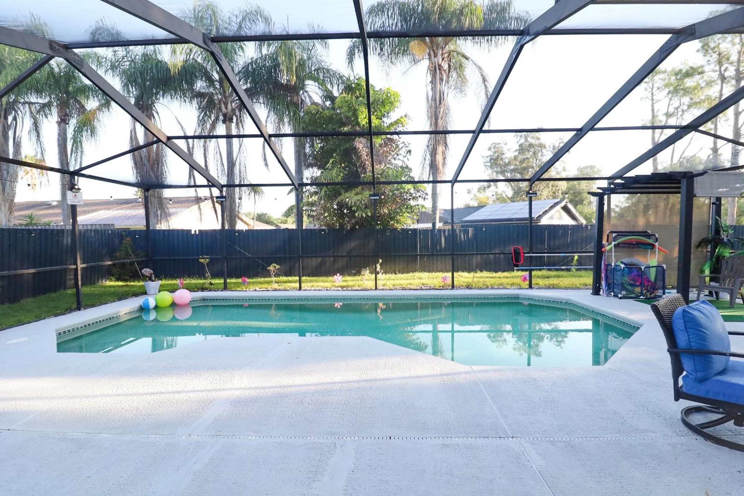 Piscina de casa de lujo: paraíso ideal para jugar y trabajar — 4