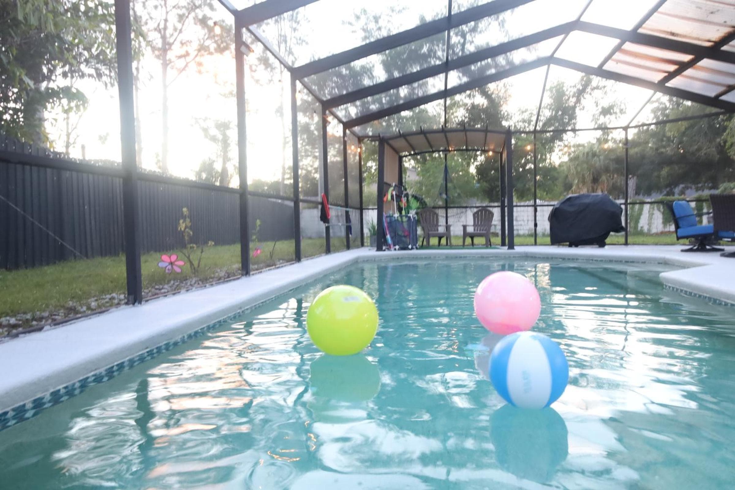 Piscina de casa de lujo: paraíso ideal para jugar y trabajar — 9