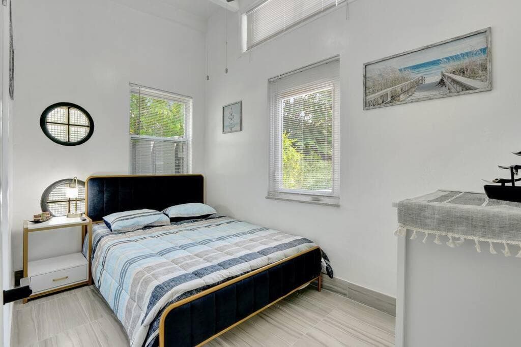 2 Schlafzimmer 1 Badezimmer Wohnung in der Nähe von Nachtleben und Strand. — 5
