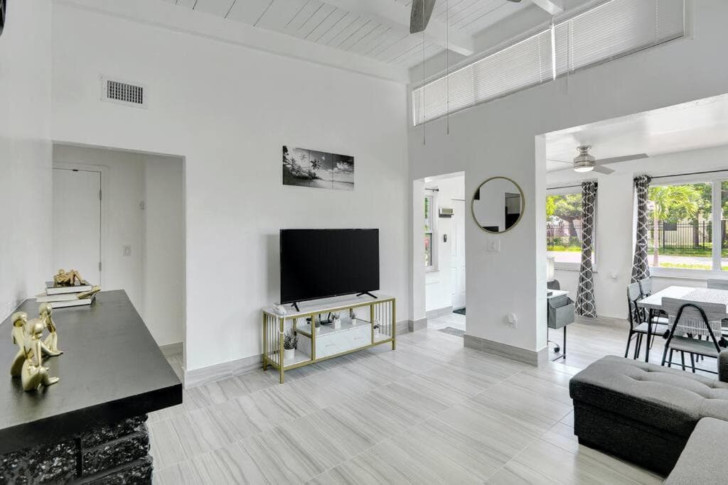 2 Schlafzimmer 1 Badezimmer Wohnung in der Nähe von Nachtleben und Strand. — 9