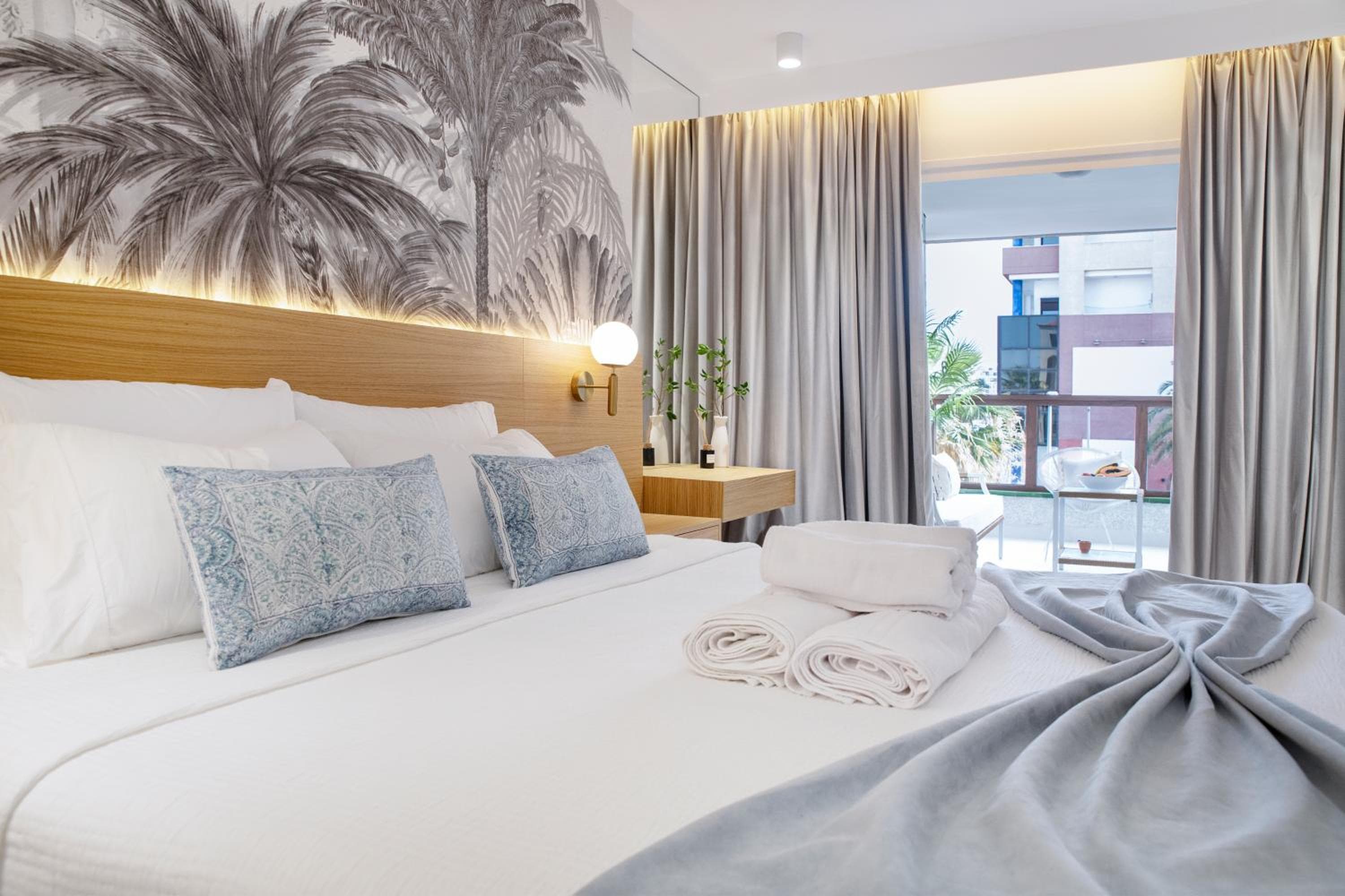 TMS Andorra Luxury ApartHotel, Las Americas, Pool&Beach — 1