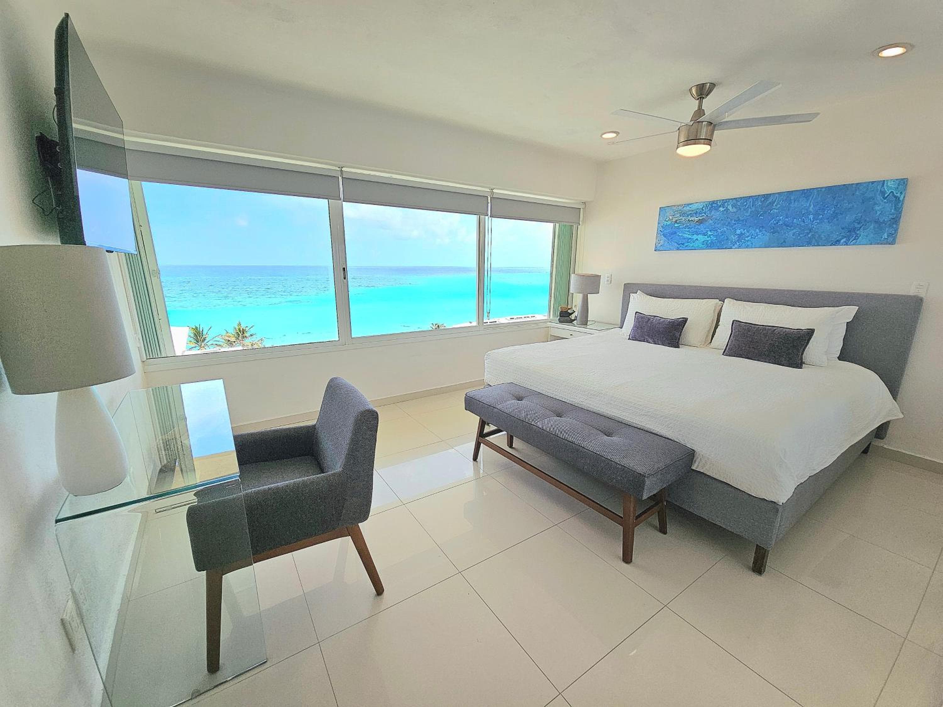 Beachfront Three-Story Coastal Penthouse, 3BR-3BA — 16